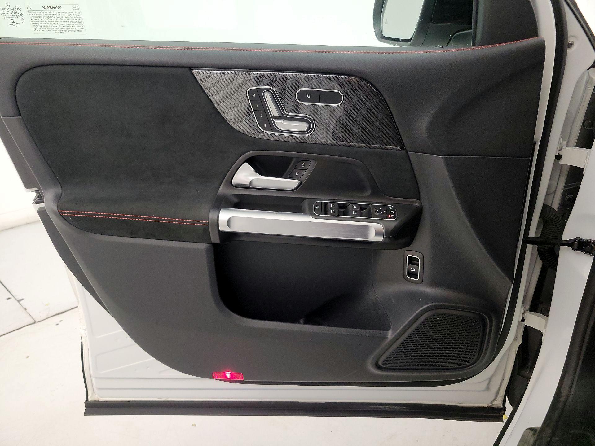 Thumbnail: 2022 Mercedes-Benz GLB - 12