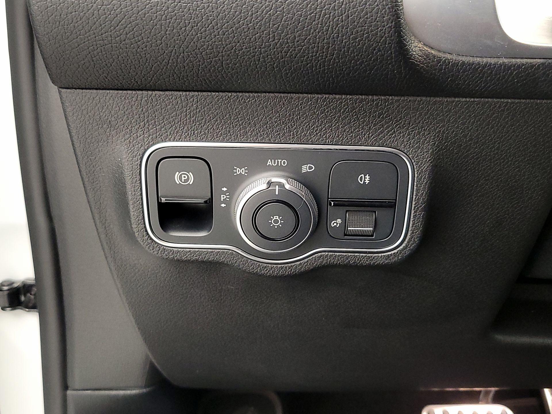 Thumbnail: 2022 Mercedes-Benz GLB - 13