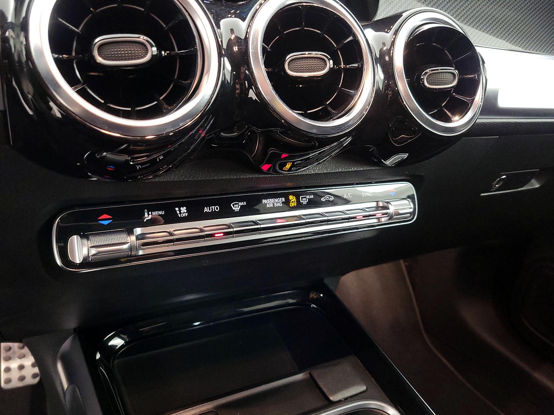 Thumbnail: 2022 Mercedes-Benz GLB - 16