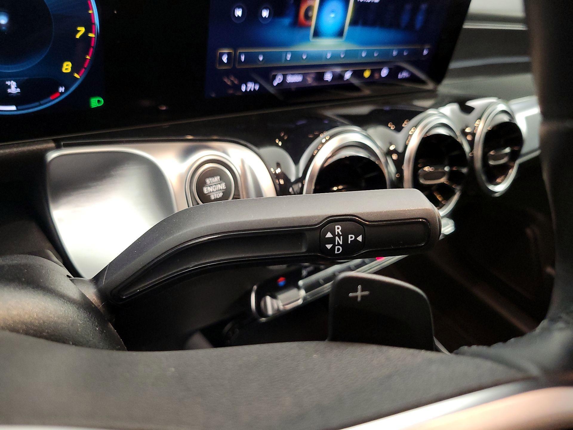 Thumbnail: 2022 Mercedes-Benz GLB - 17