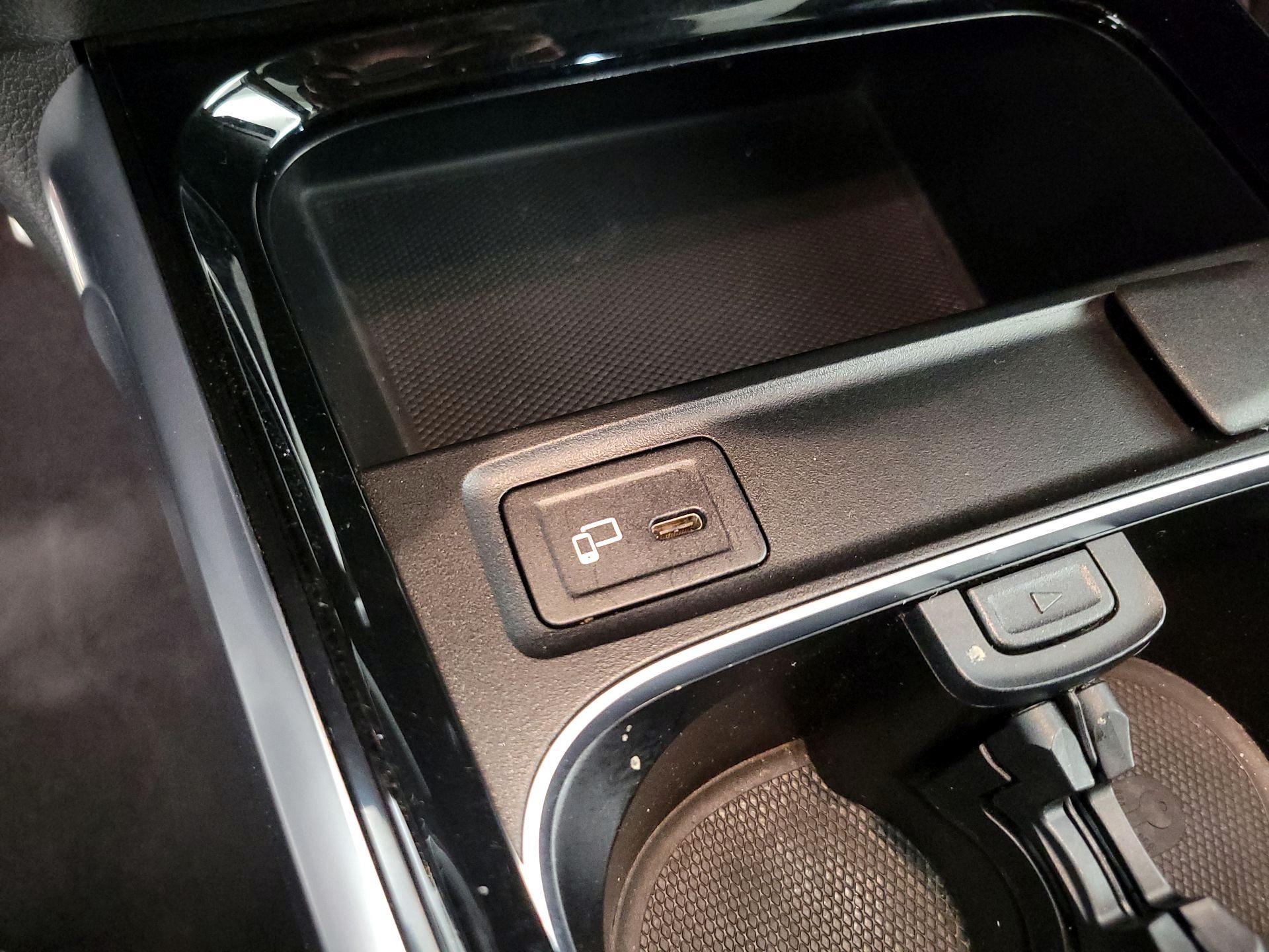 Thumbnail: 2022 Mercedes-Benz GLB - 18