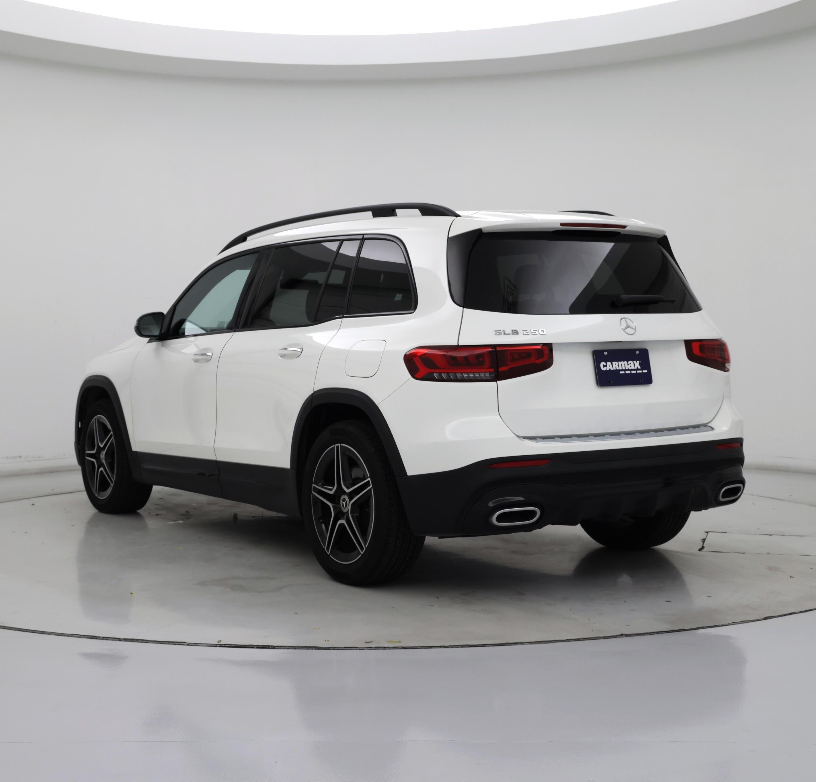 Thumbnail: 2022 Mercedes-Benz GLB - 2