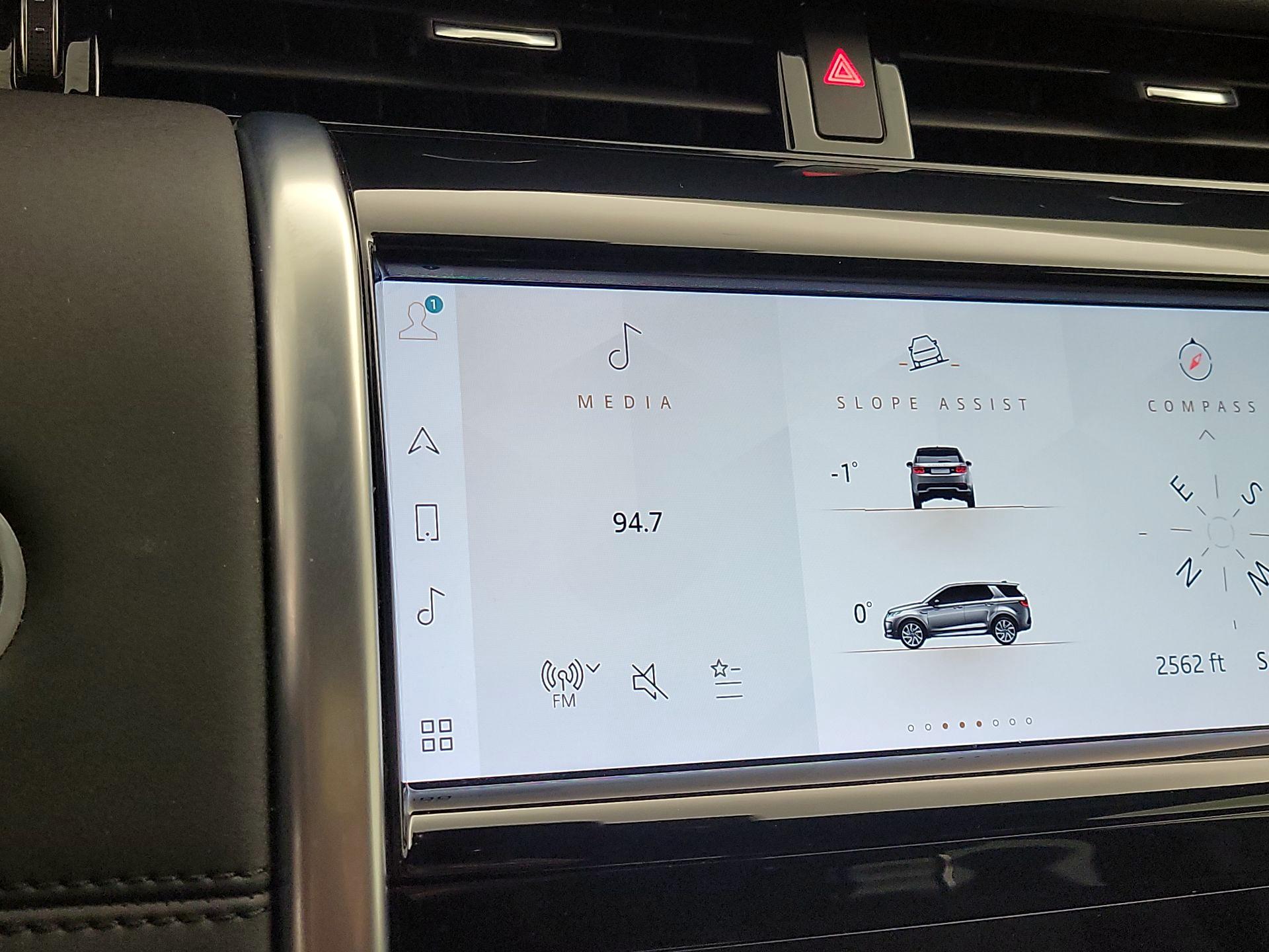 Thumbnail: 2022 Land Rover Discovery Sport - 16