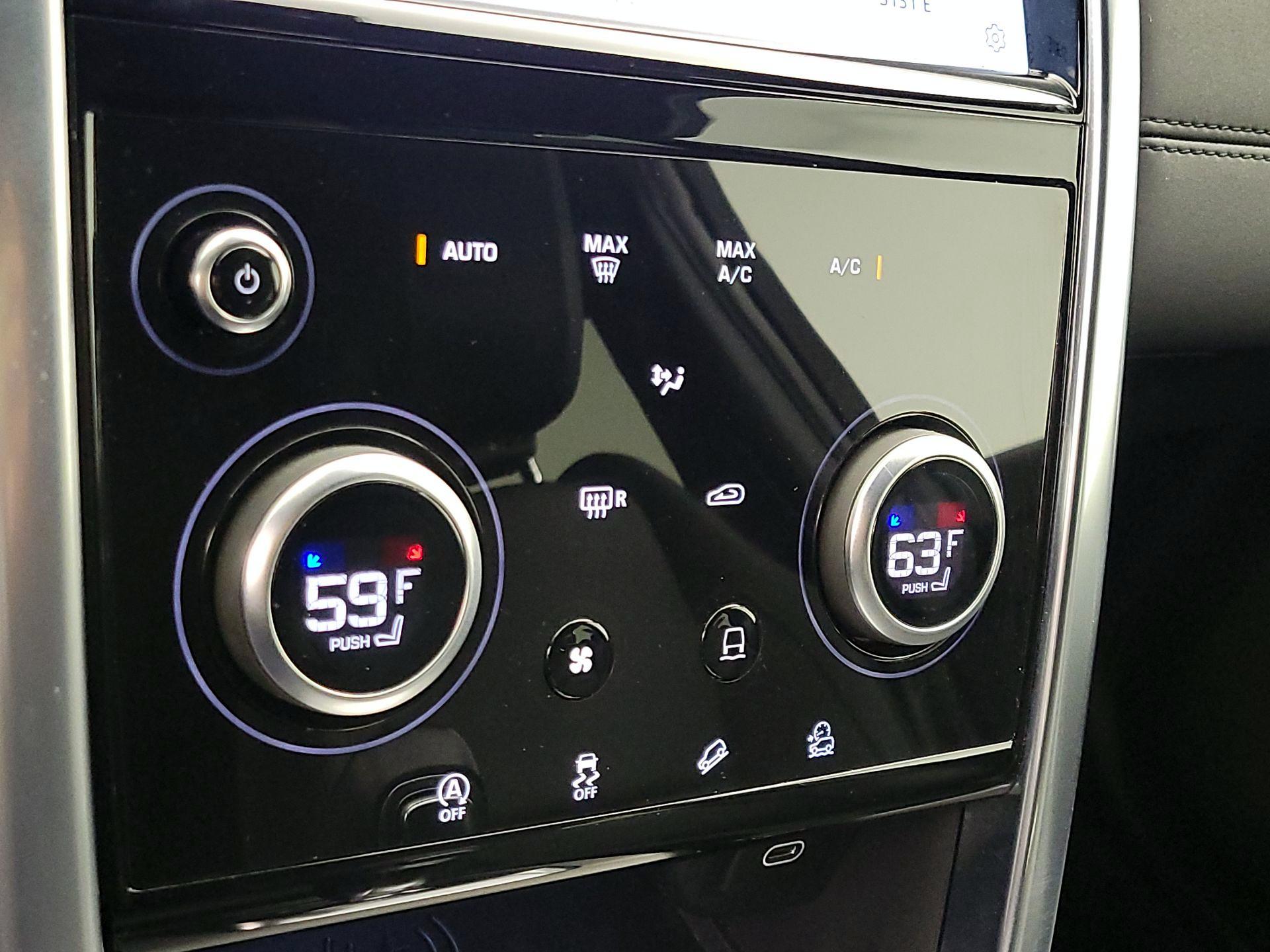 Thumbnail: 2022 Land Rover Discovery Sport - 17