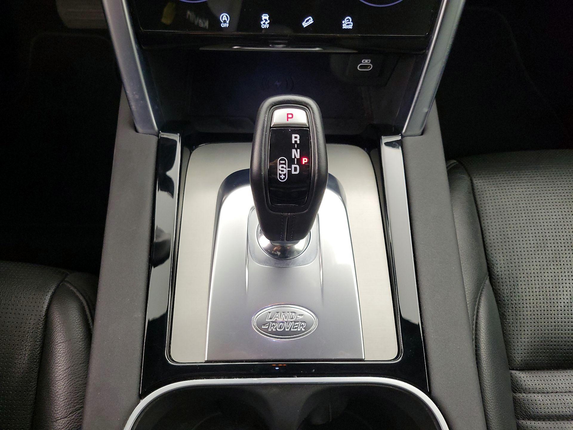 Thumbnail: 2022 Land Rover Discovery Sport - 18