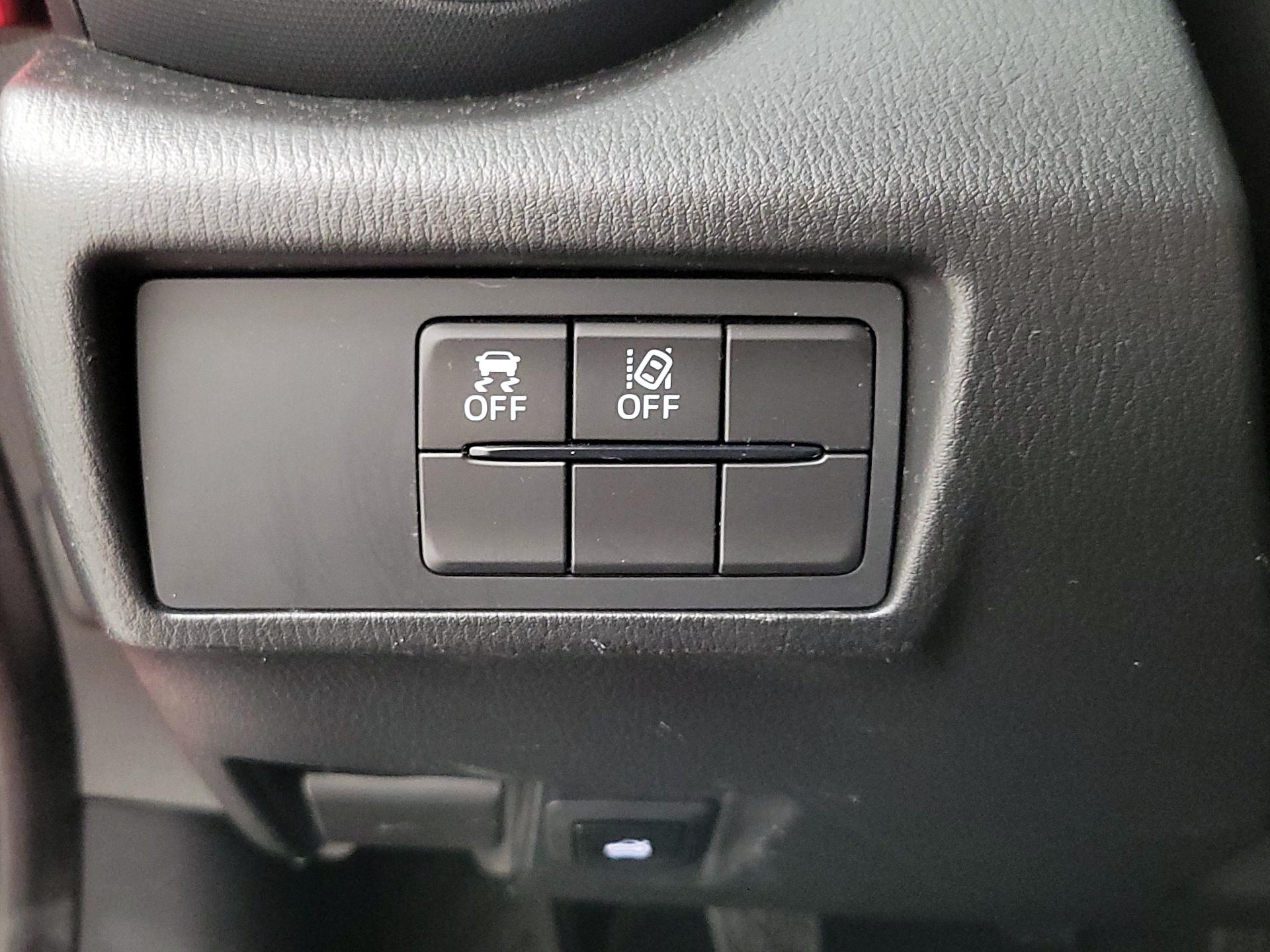 Thumbnail: 2022 Mazda MX-5 Miata - 13