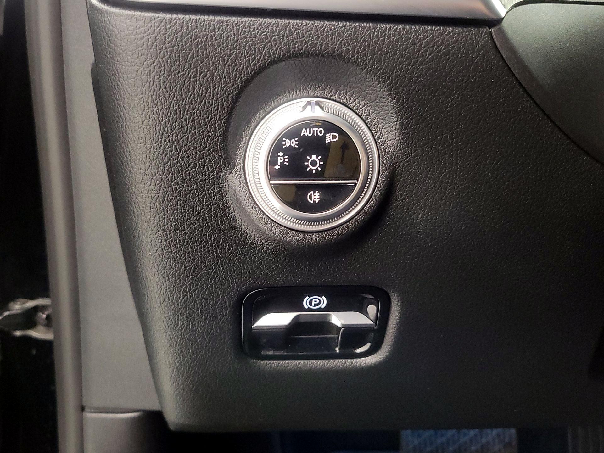 Thumbnail: 2022 Mercedes-Benz C-Class - 13