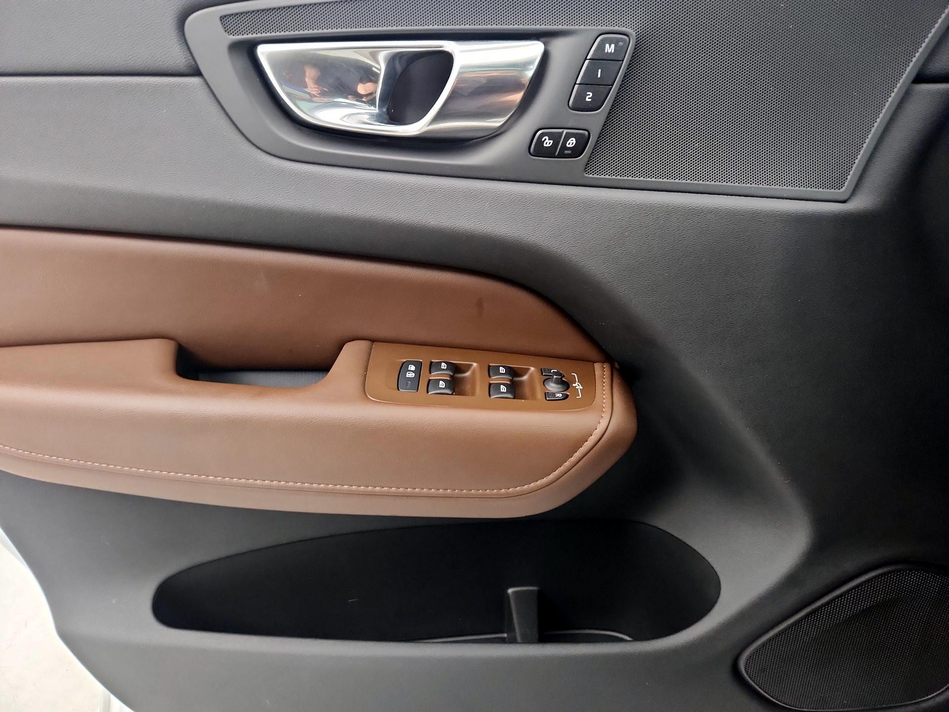 Thumbnail: 2023 Volvo XC60 - 12