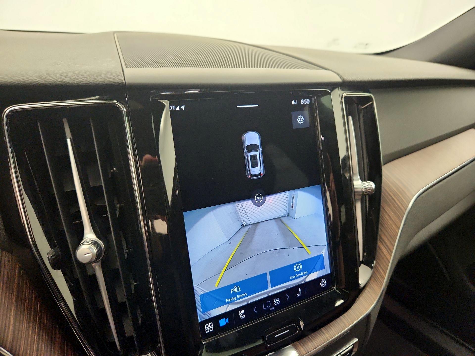 Thumbnail: 2023 Volvo XC60 - 15