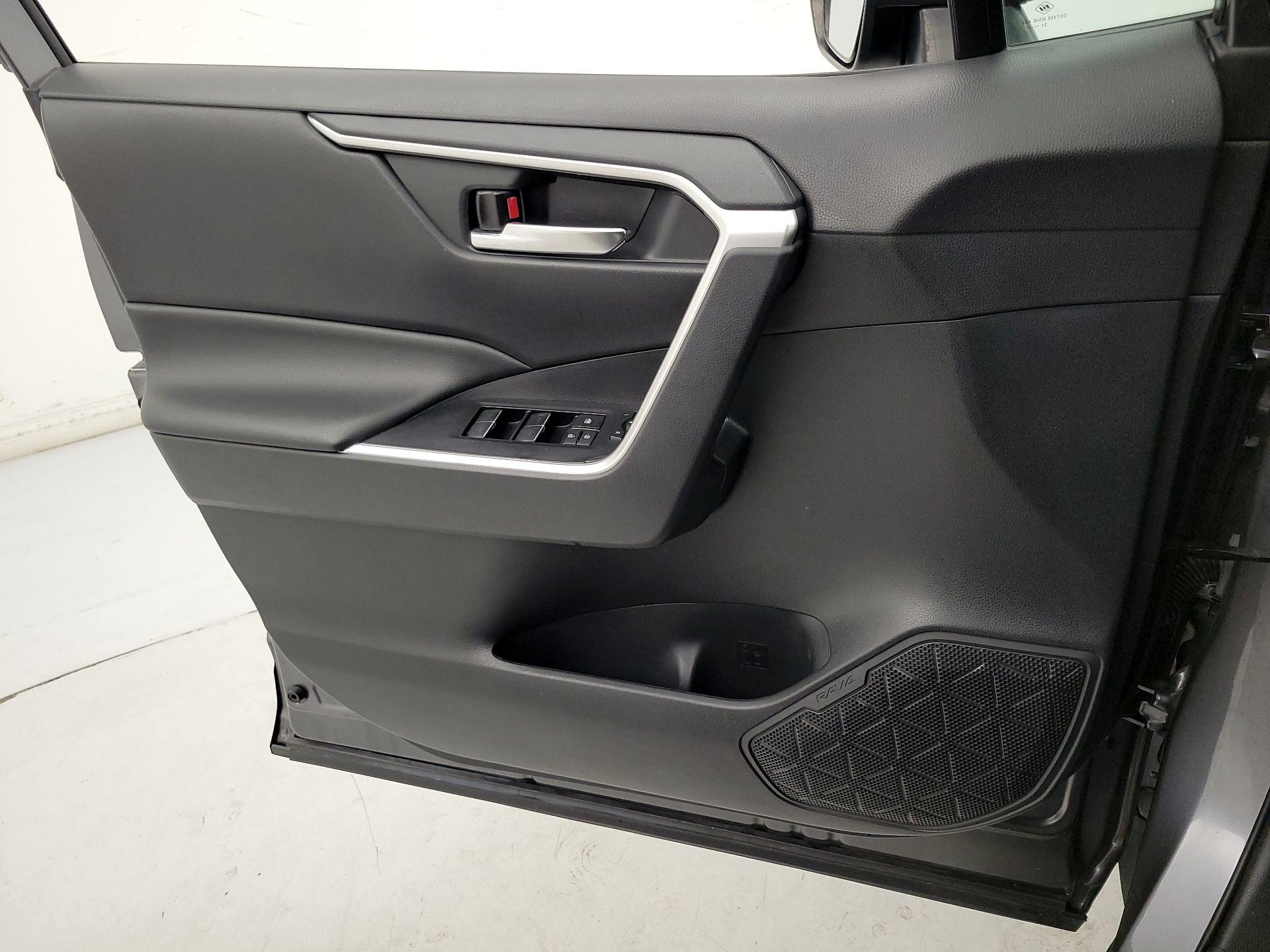 Thumbnail: 2022 Toyota RAV4 - 12