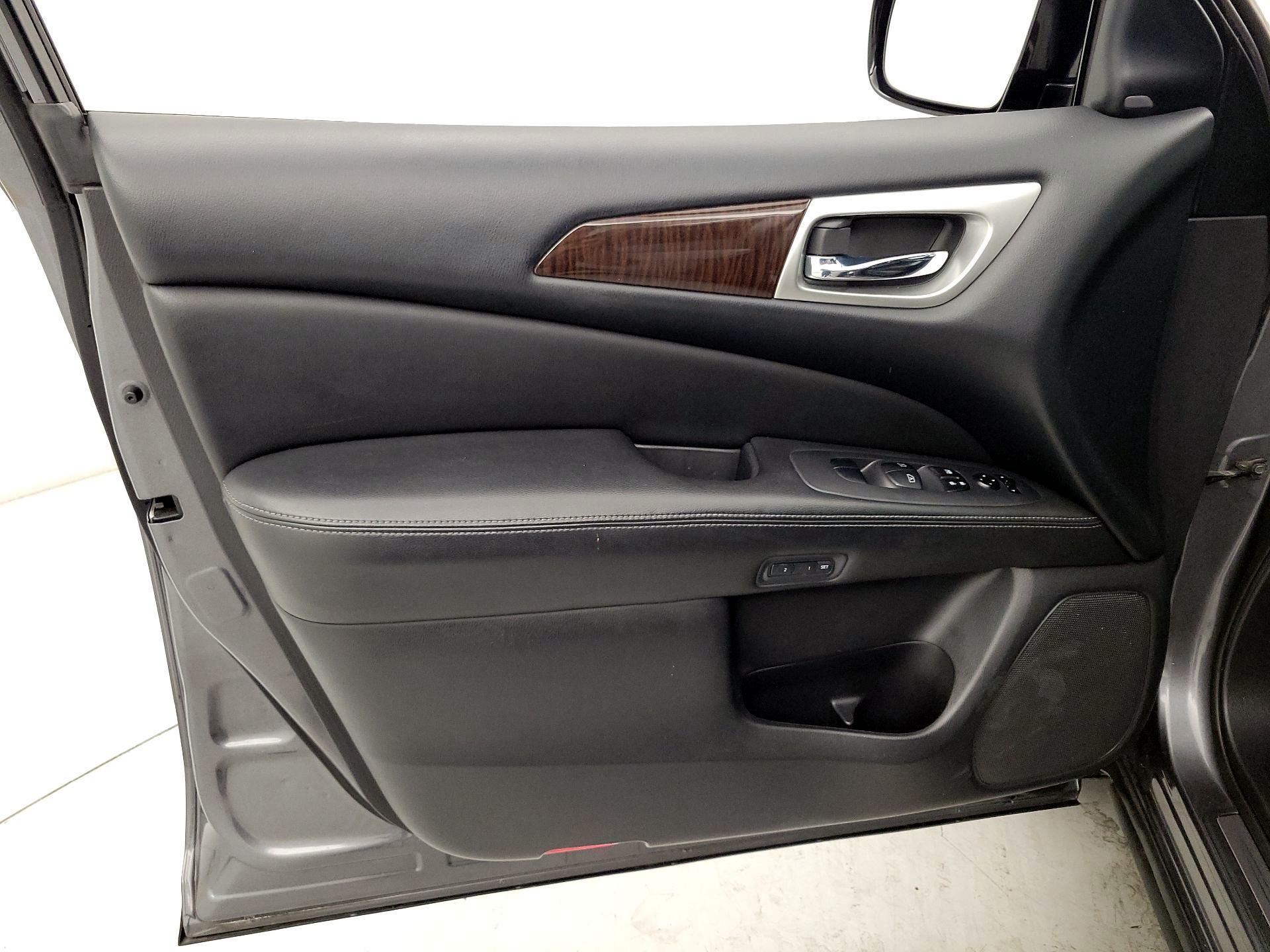 Thumbnail: 2015 Nissan Pathfinder - 12