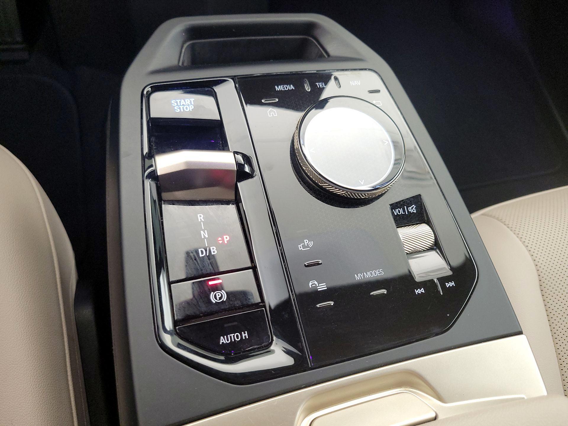 Thumbnail: 2023 BMW iX - 18