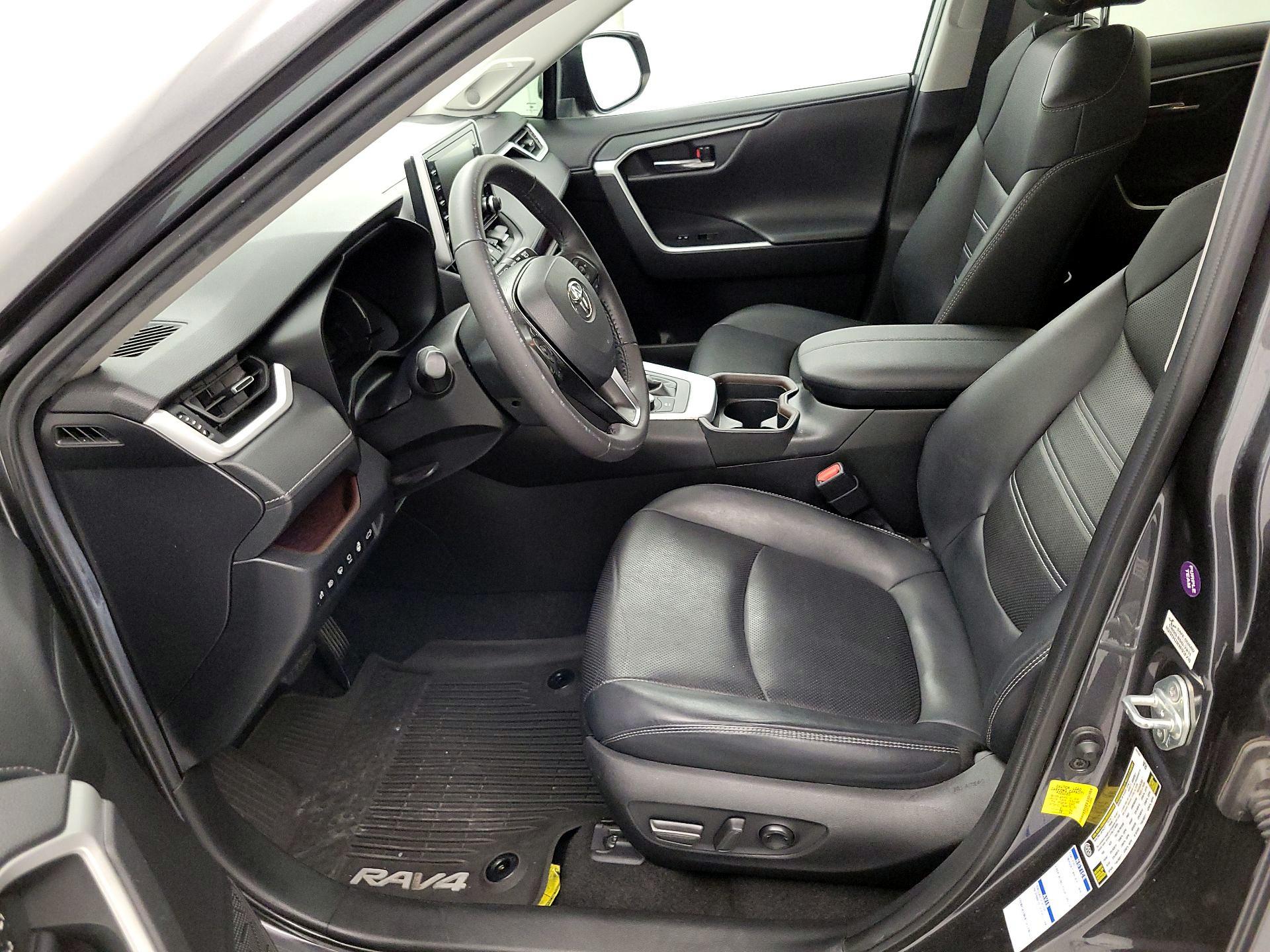 Thumbnail: 2020 Toyota RAV4 - 11