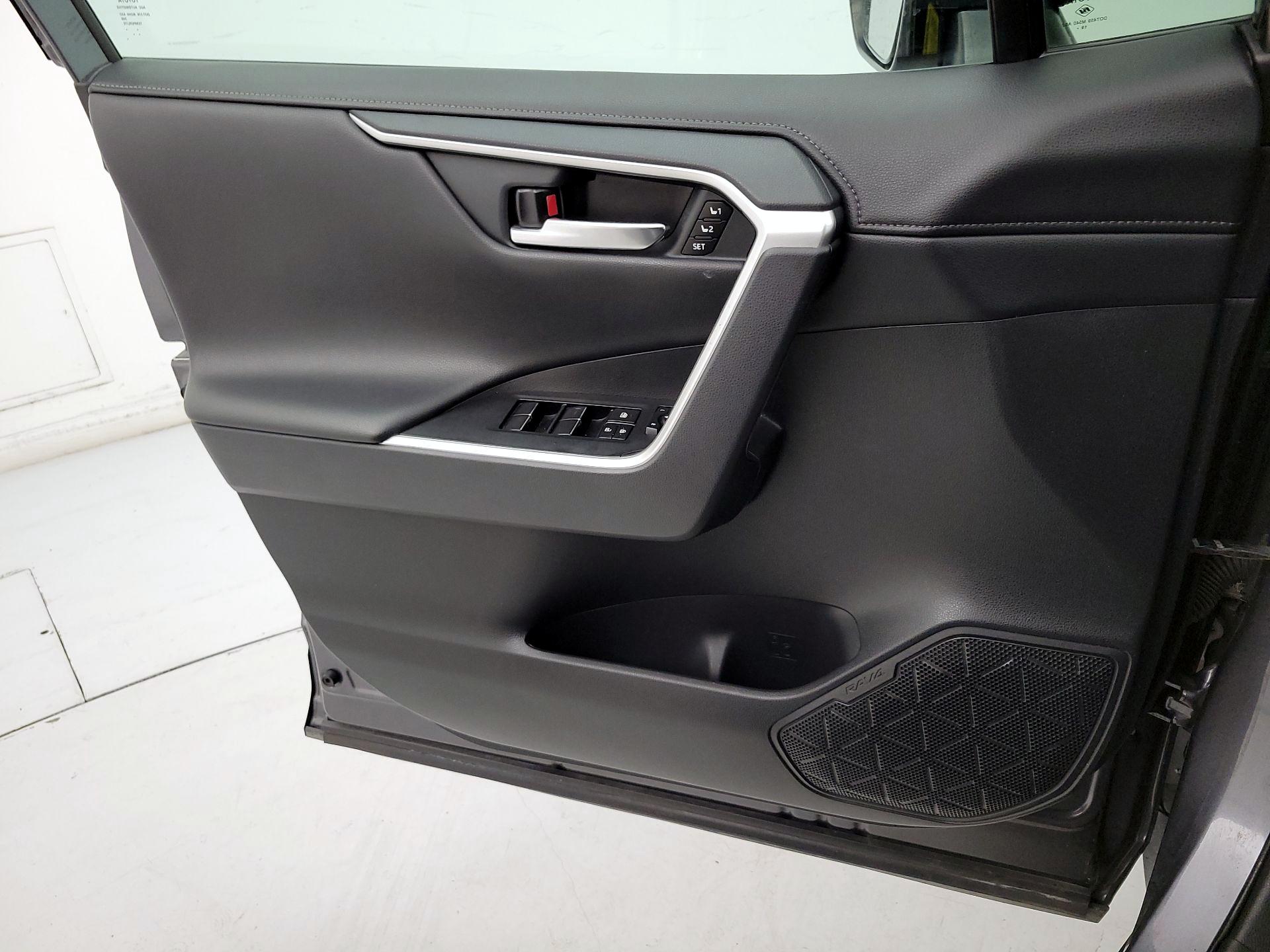 Thumbnail: 2020 Toyota RAV4 - 12