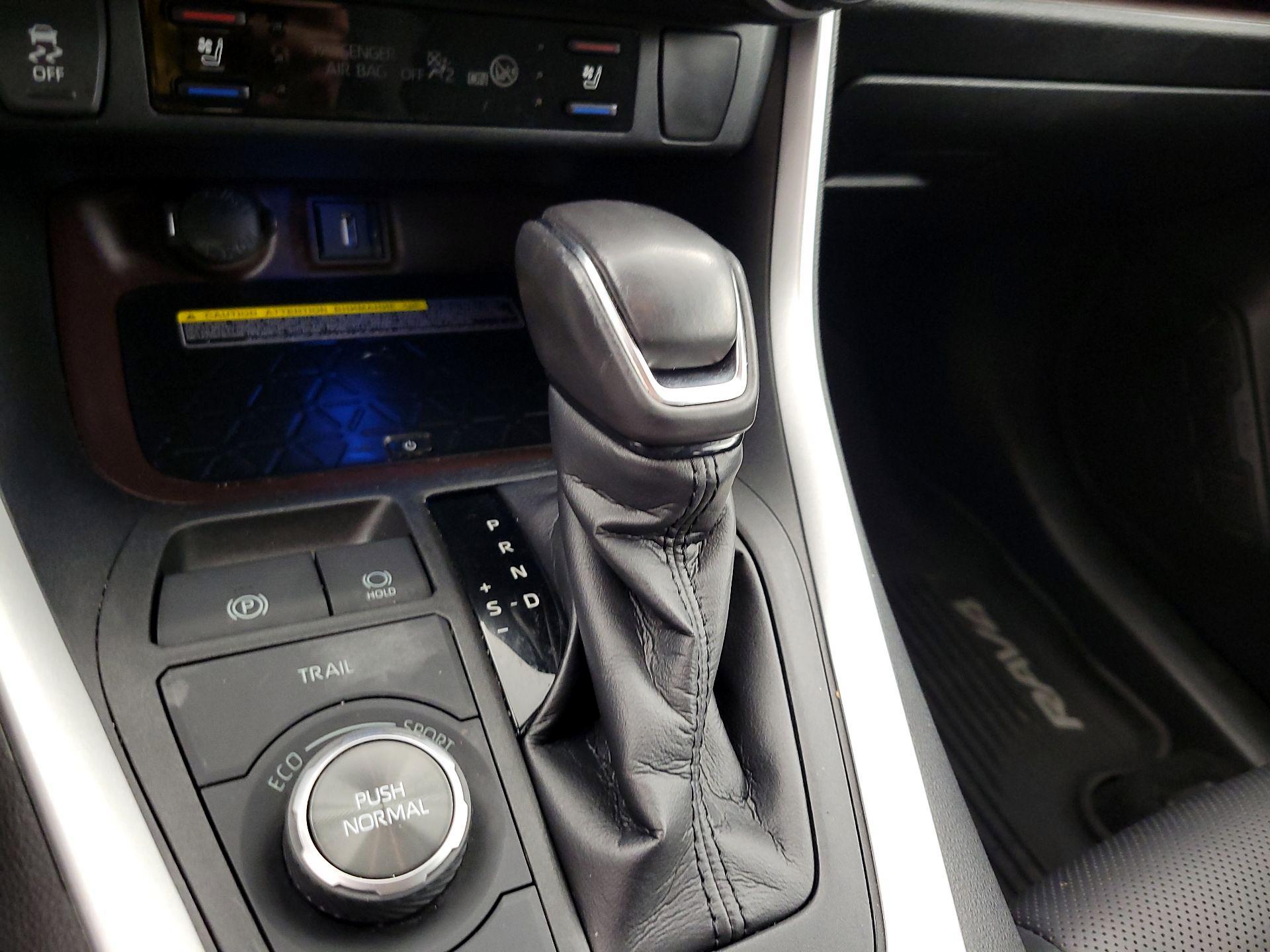 Thumbnail: 2020 Toyota RAV4 - 19