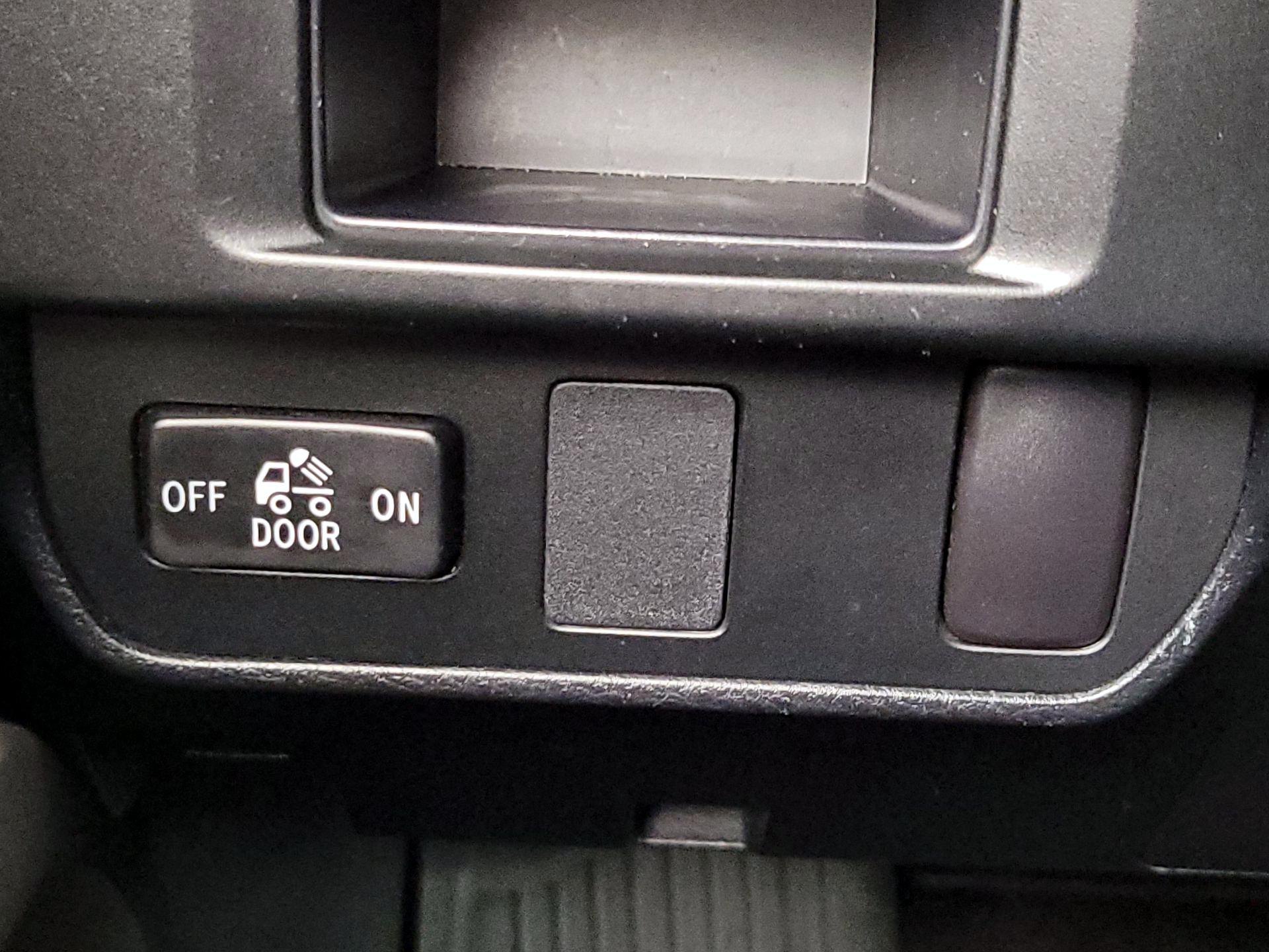 Thumbnail: 2017 Toyota Tacoma - 13