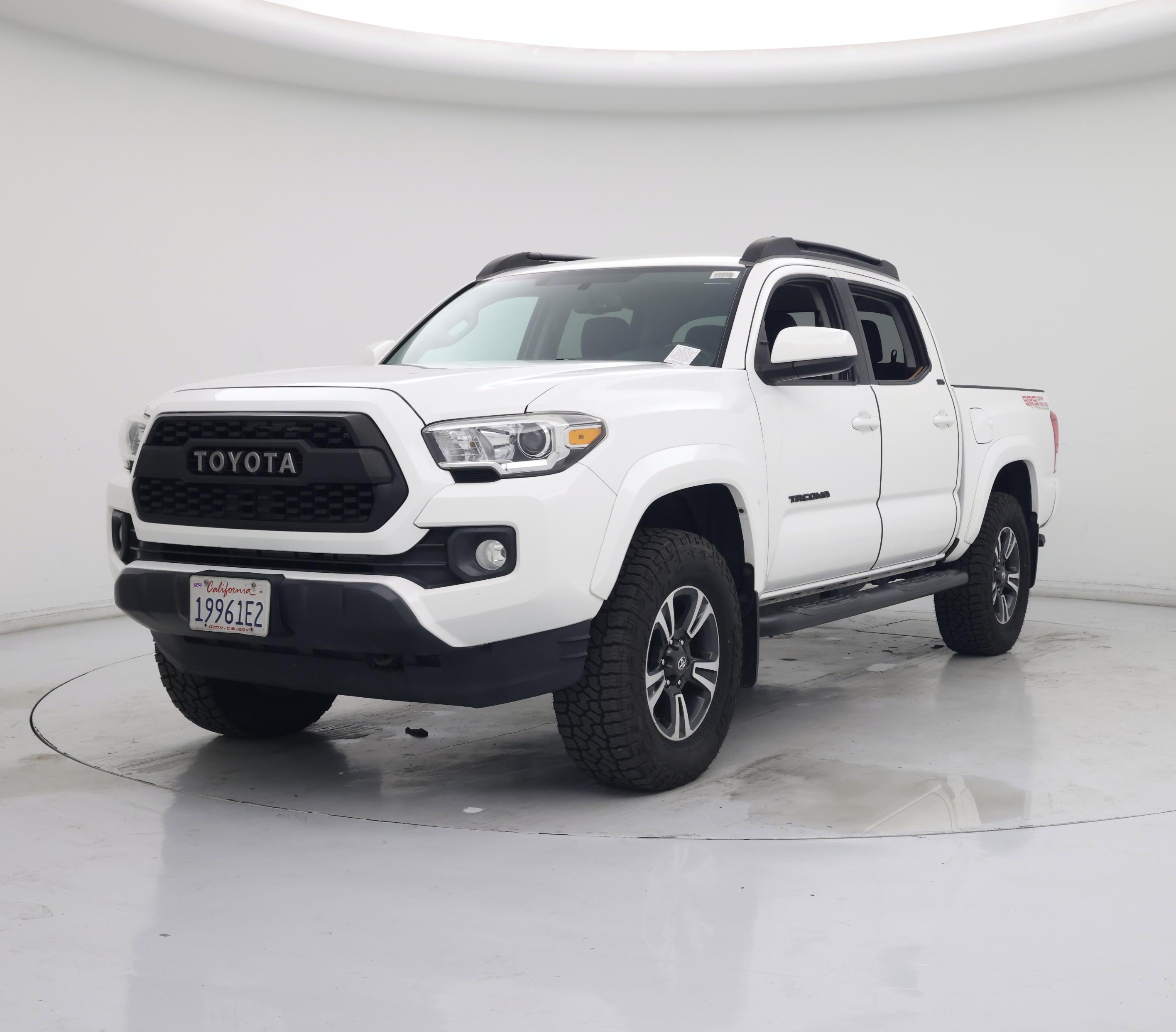 Thumbnail: 2017 Toyota Tacoma - 4