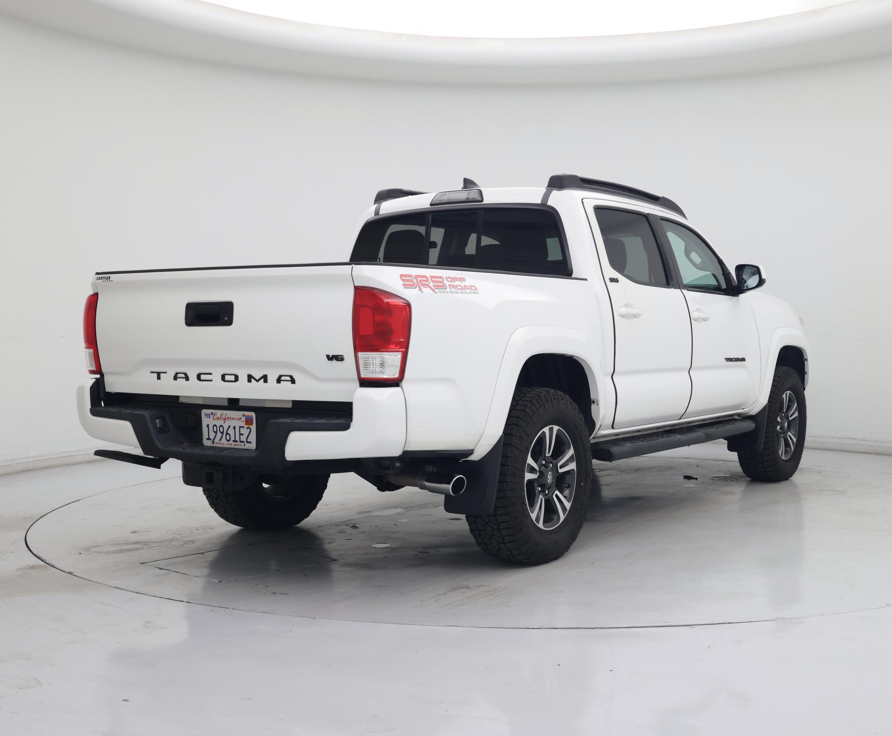 Thumbnail: 2017 Toyota Tacoma - 8