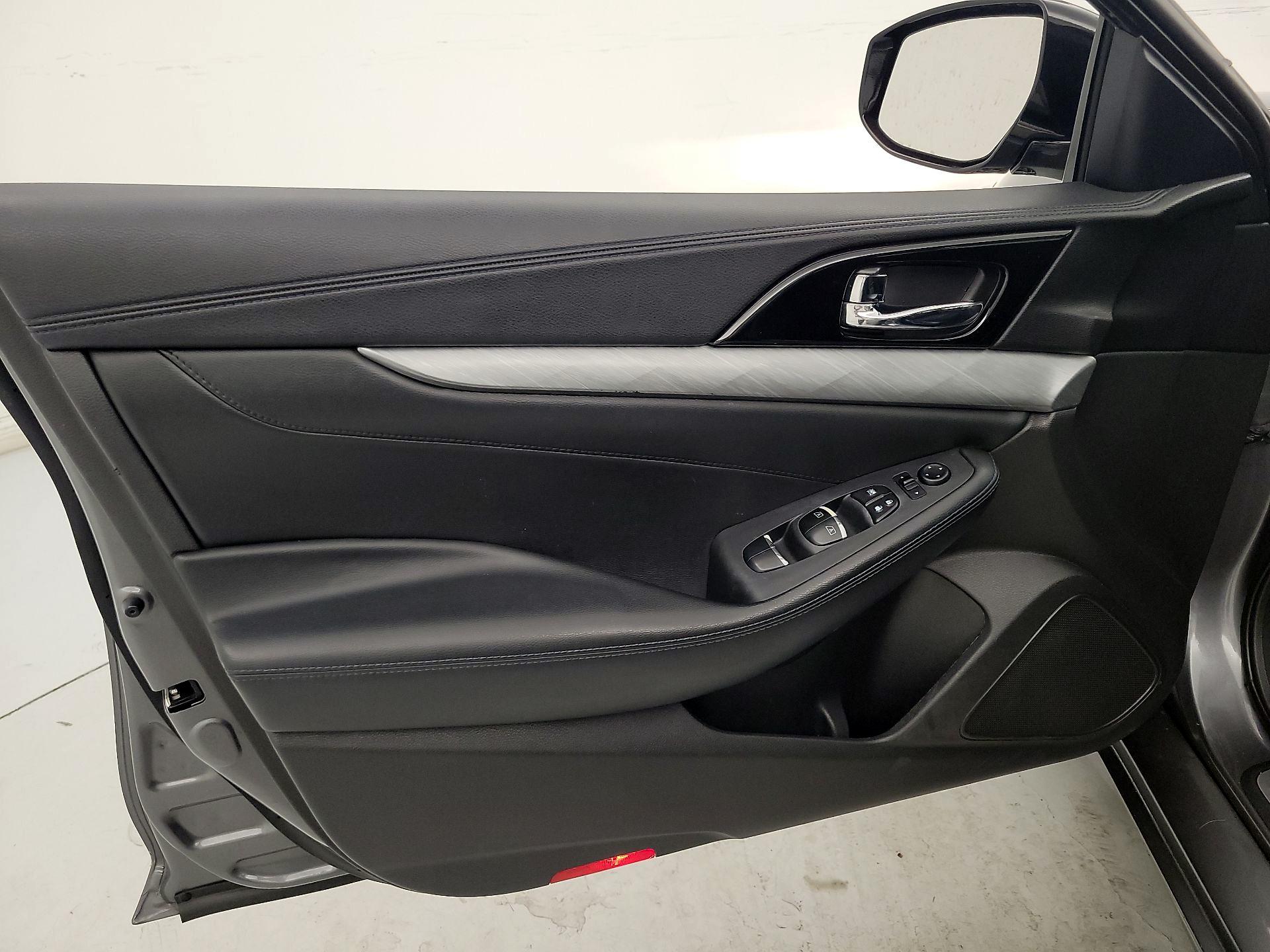 Thumbnail: 2017 Nissan Maxima - 12