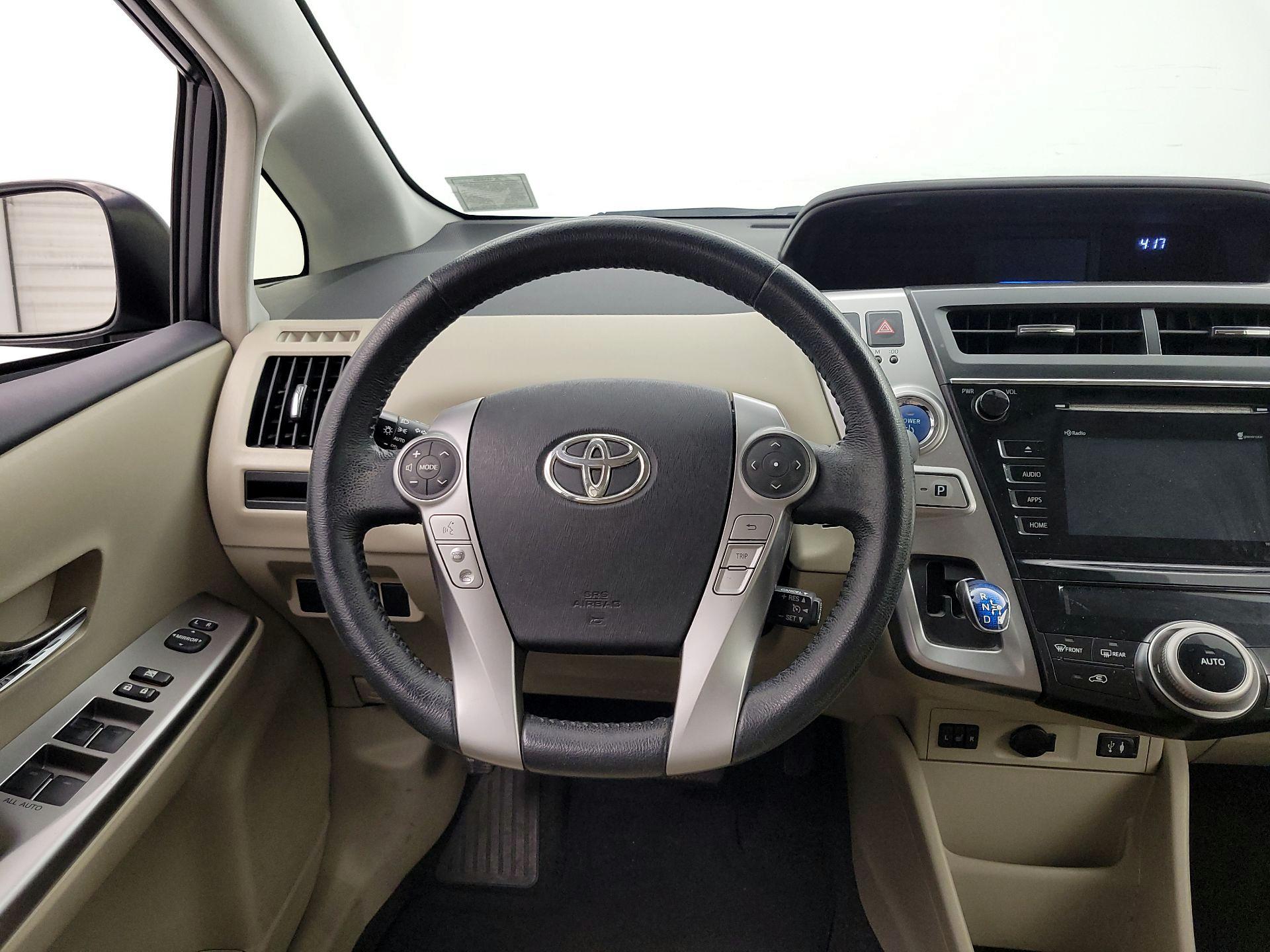 Thumbnail: 2015 Toyota Prius v - 10