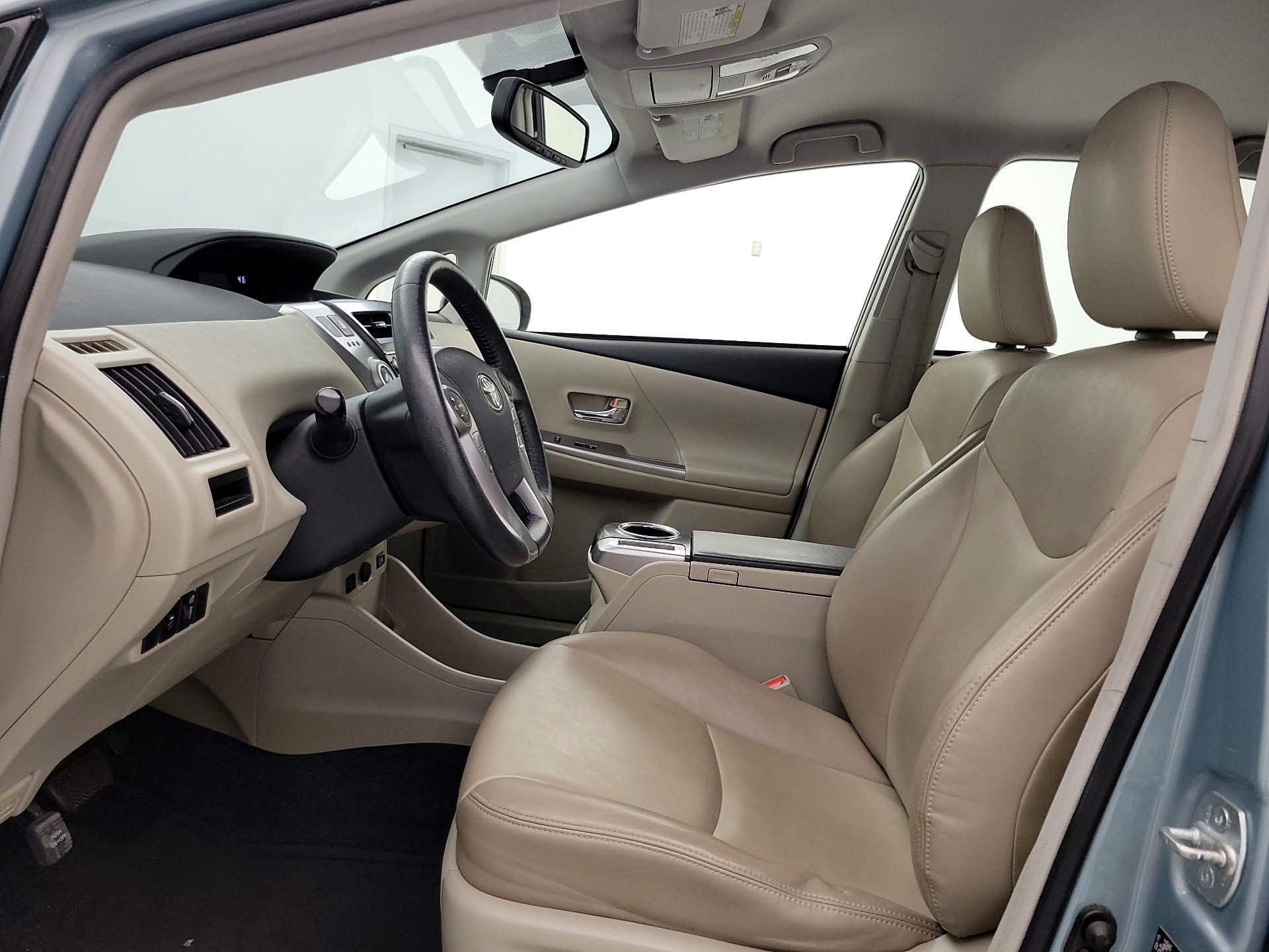 Thumbnail: 2015 Toyota Prius v - 11