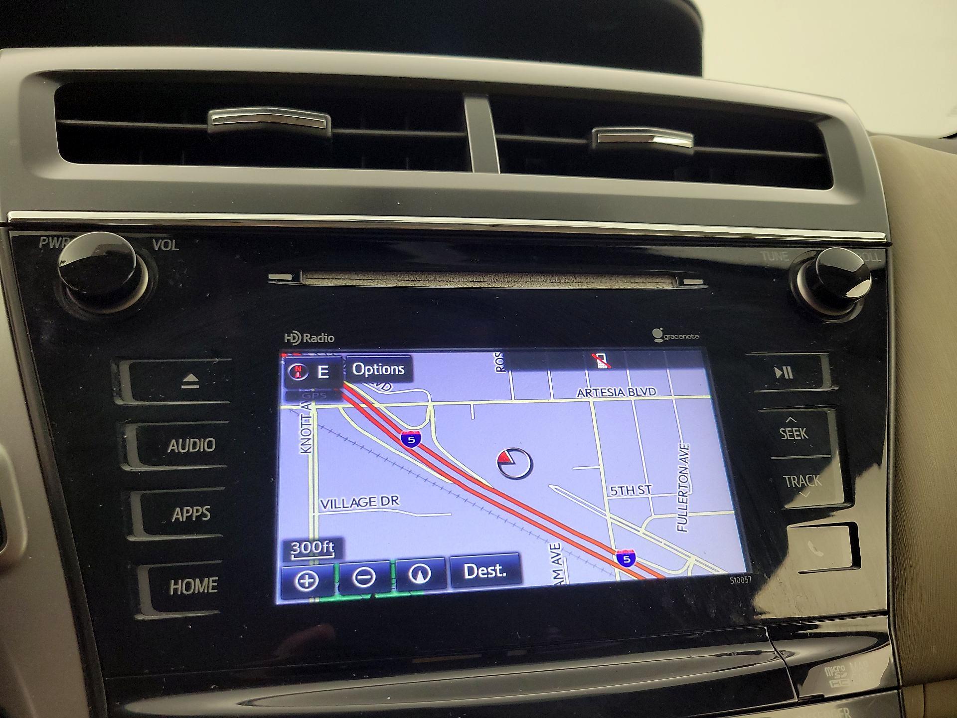 Thumbnail: 2015 Toyota Prius v - 14