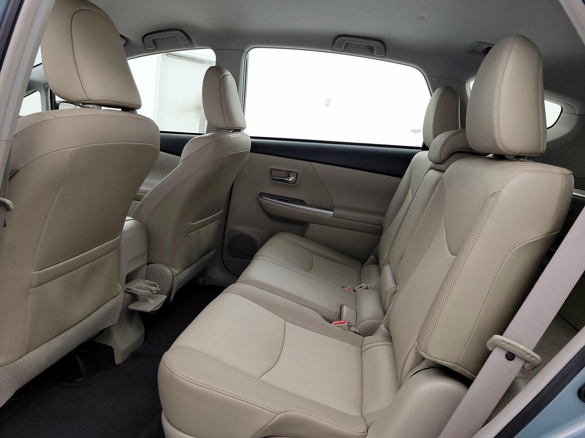 Thumbnail: 2015 Toyota Prius v - 20