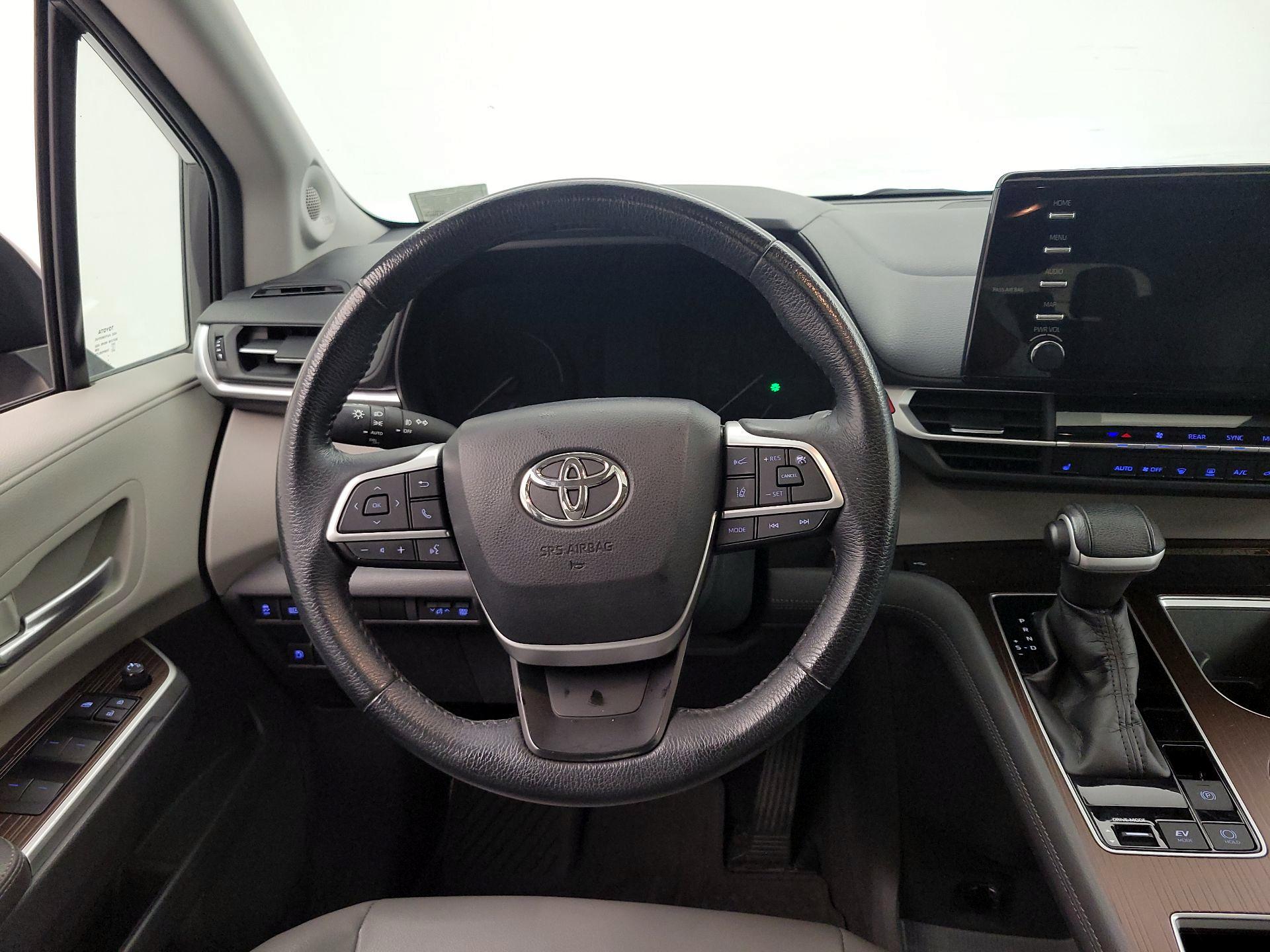 Thumbnail: 2021 Toyota Sienna - 10