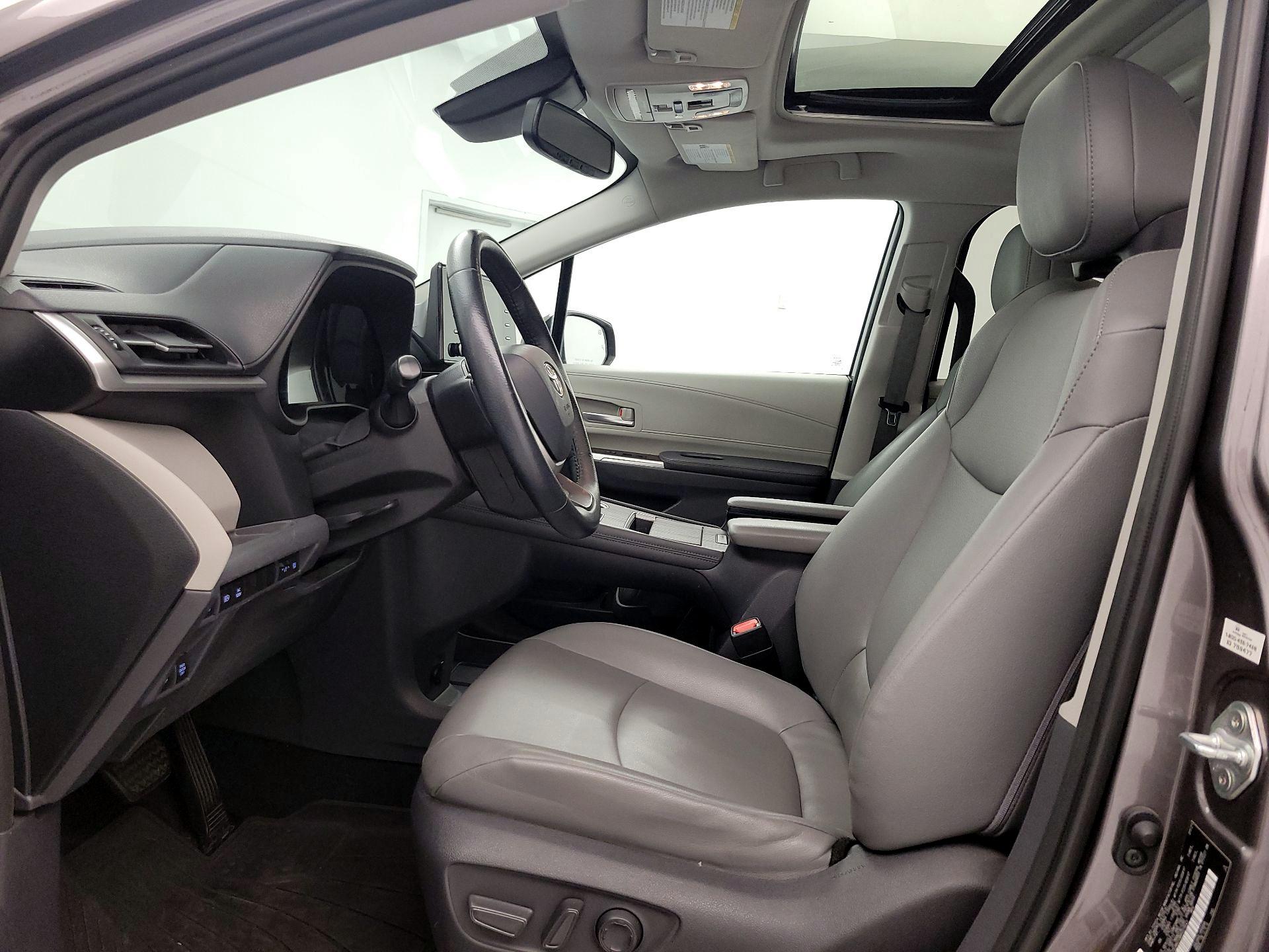 Thumbnail: 2021 Toyota Sienna - 11