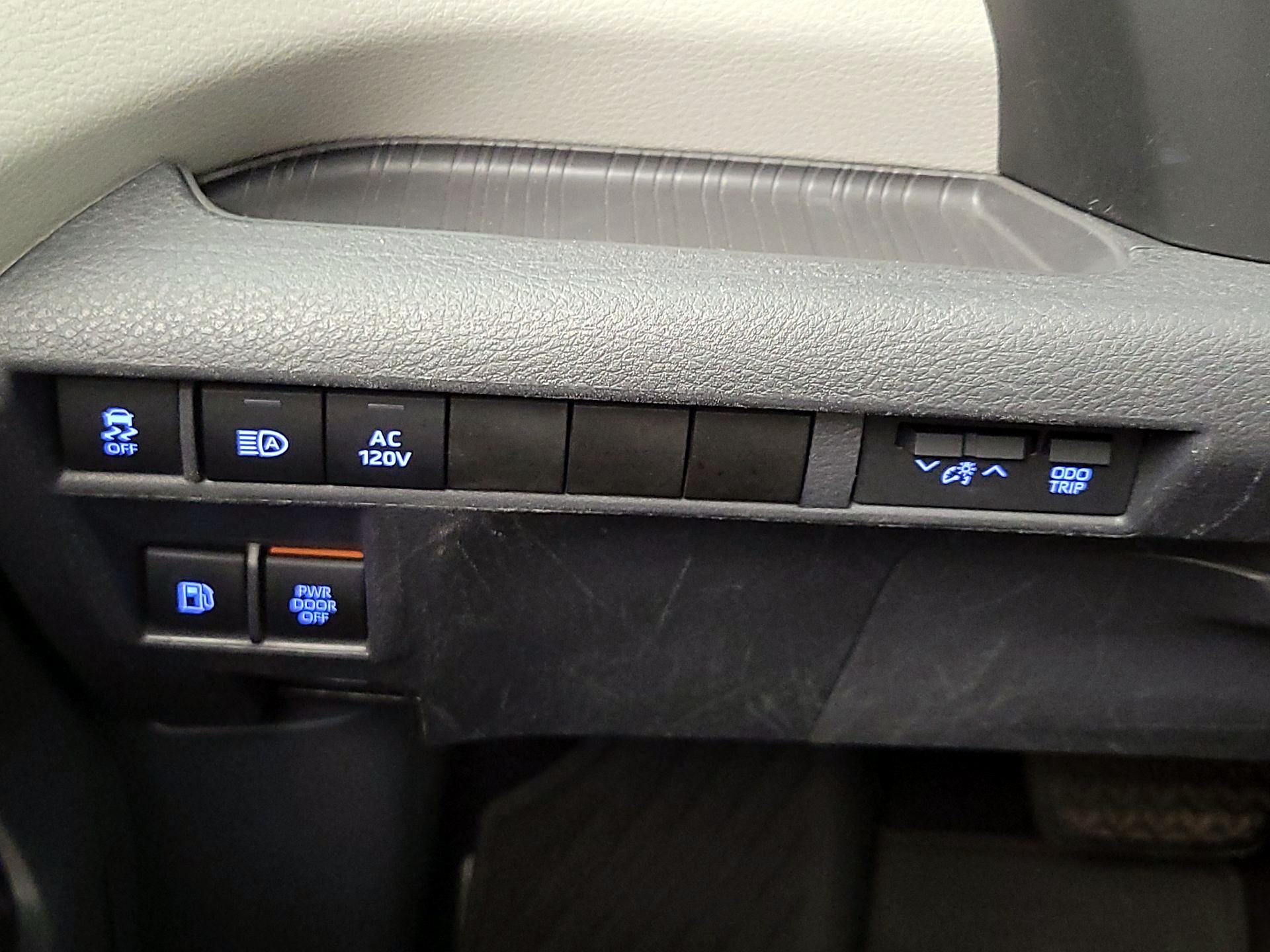 Thumbnail: 2021 Toyota Sienna - 13