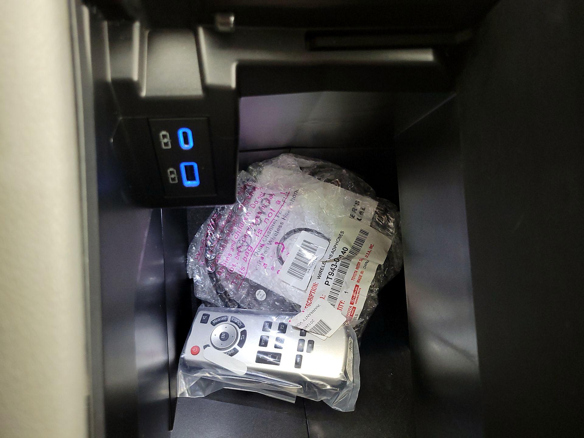 Thumbnail: 2021 Toyota Sienna - 19