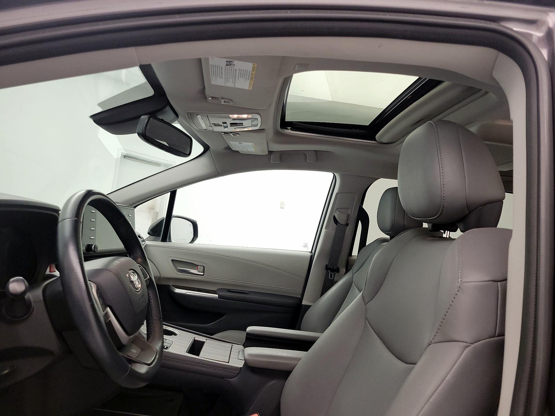 Thumbnail: 2021 Toyota Sienna - 20