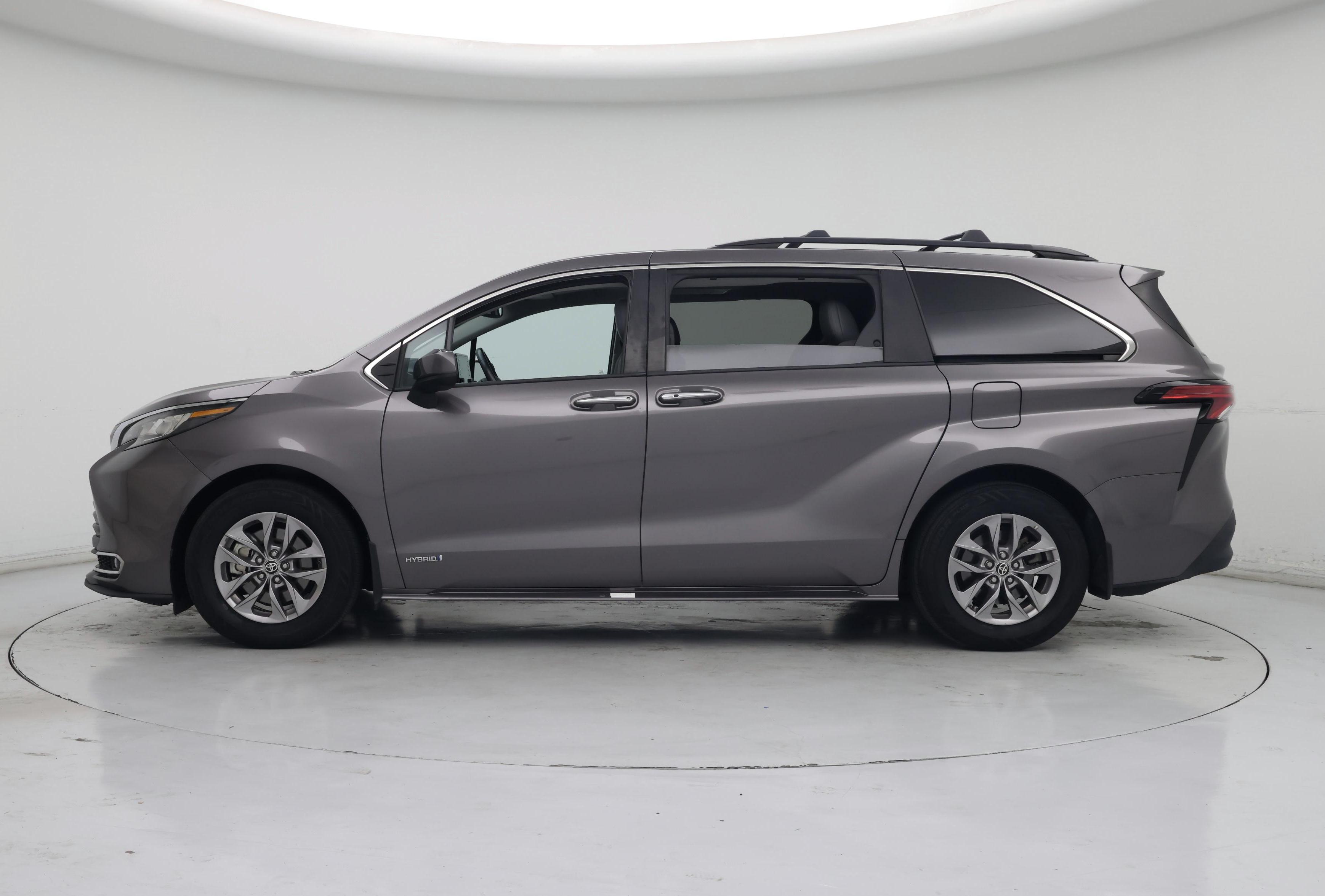 Thumbnail: 2021 Toyota Sienna - 3