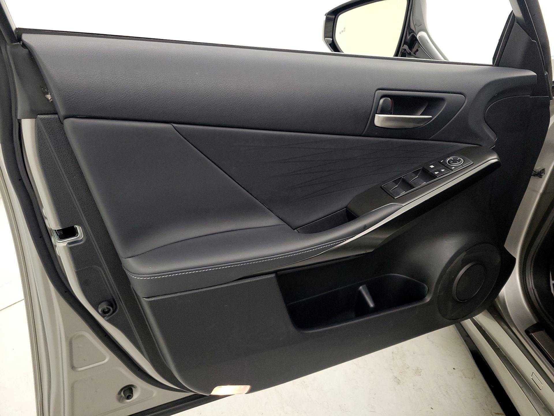 Thumbnail: 2023 Lexus IS - 12