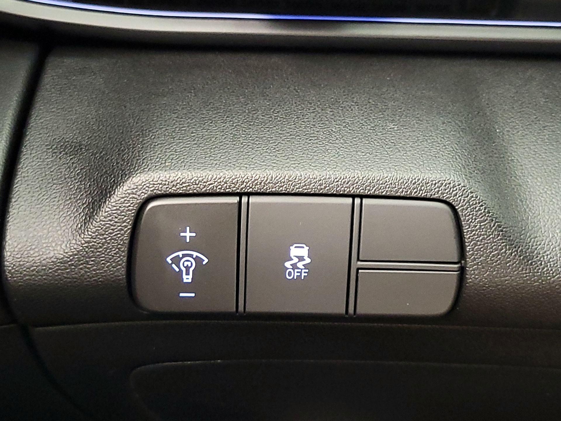 Thumbnail: 2025 Hyundai Elantra - 13