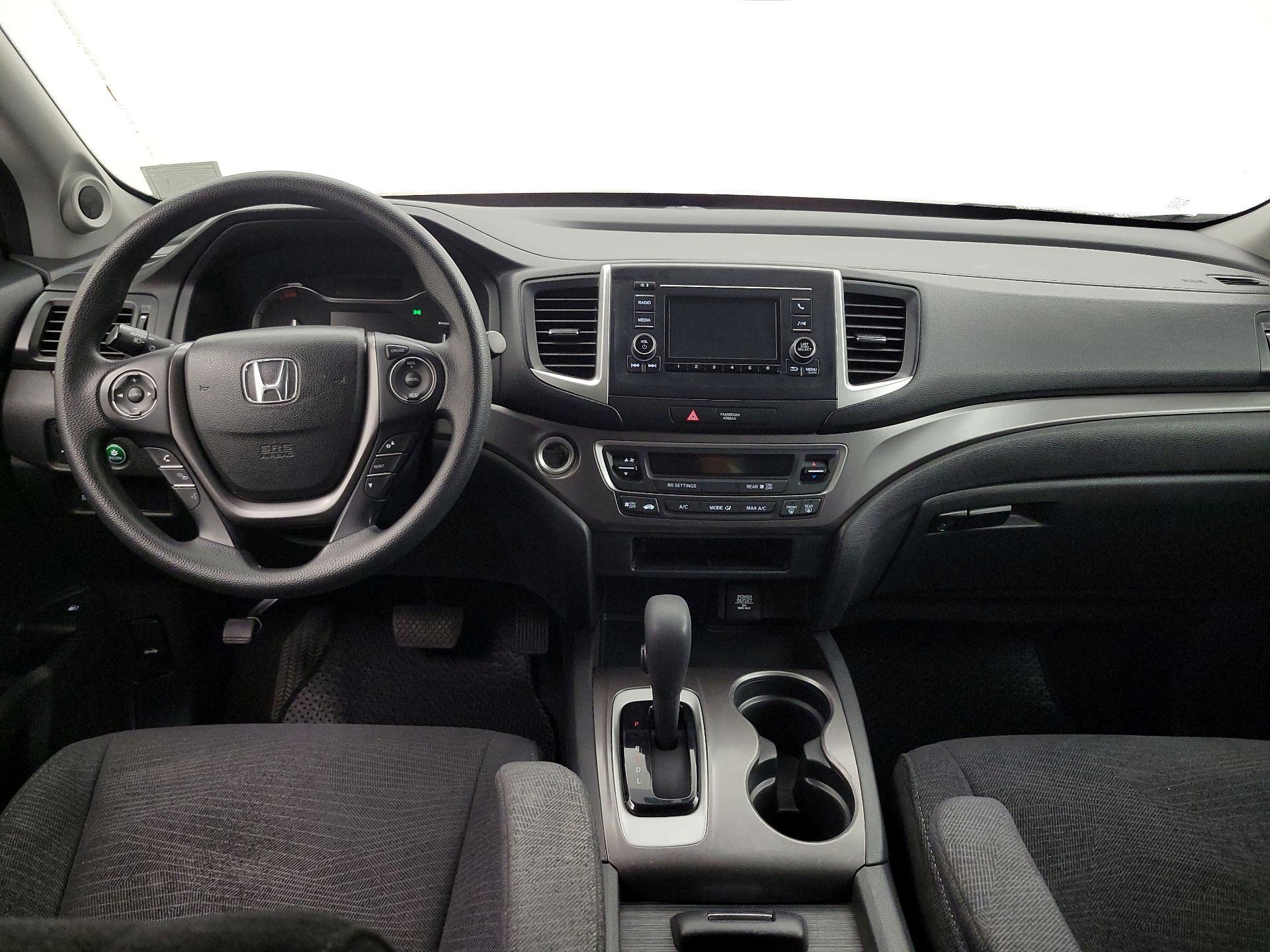 Thumbnail: 2017 Honda Pilot - 9