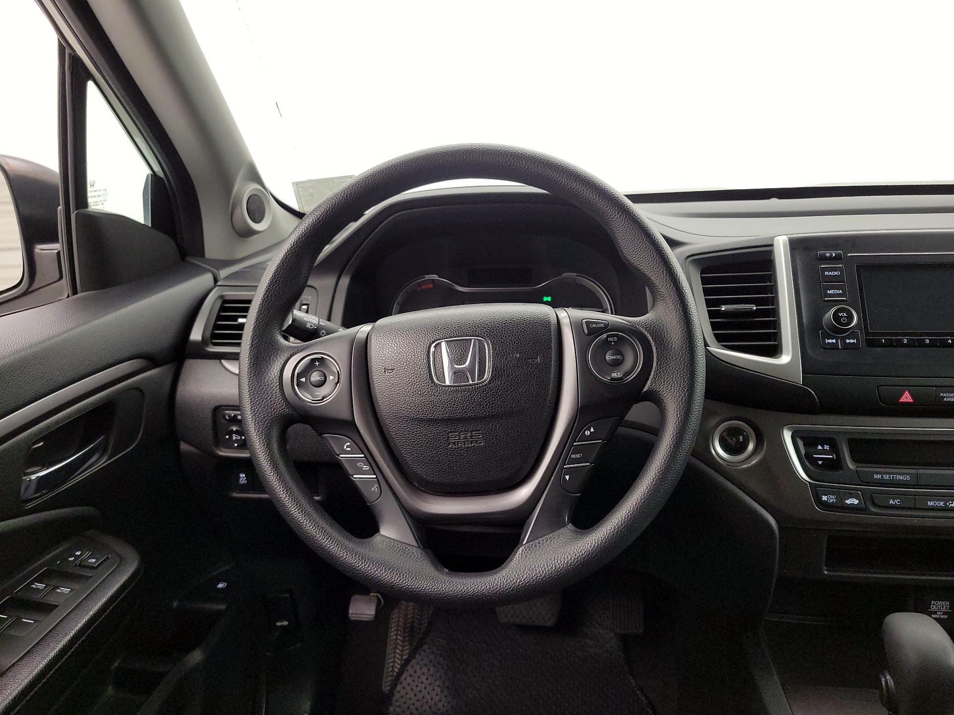 Thumbnail: 2017 Honda Pilot - 10