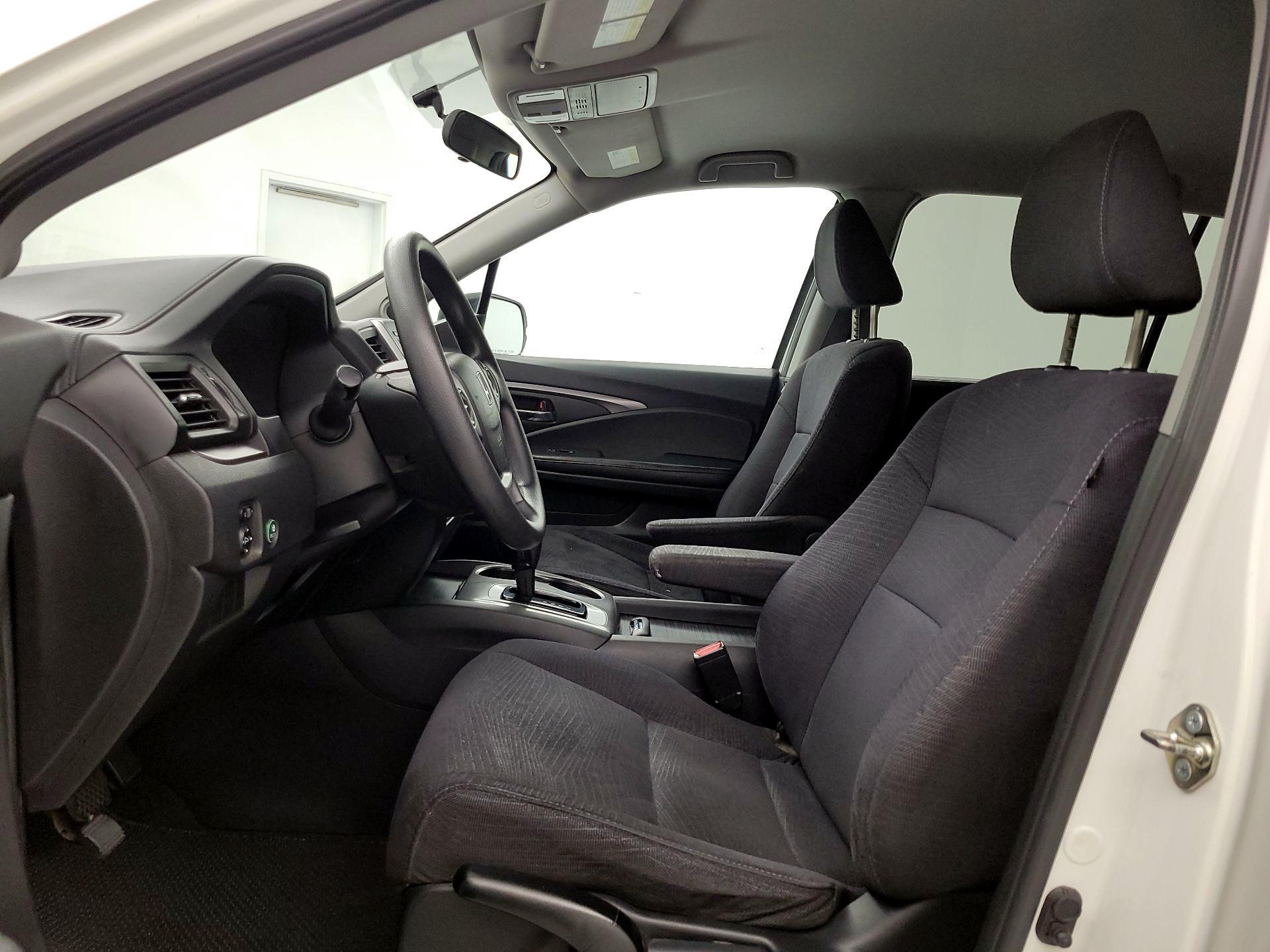 Thumbnail: 2017 Honda Pilot - 11