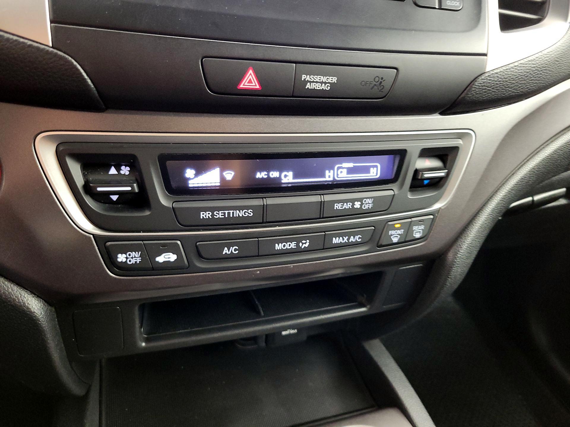 Thumbnail: 2017 Honda Pilot - 16