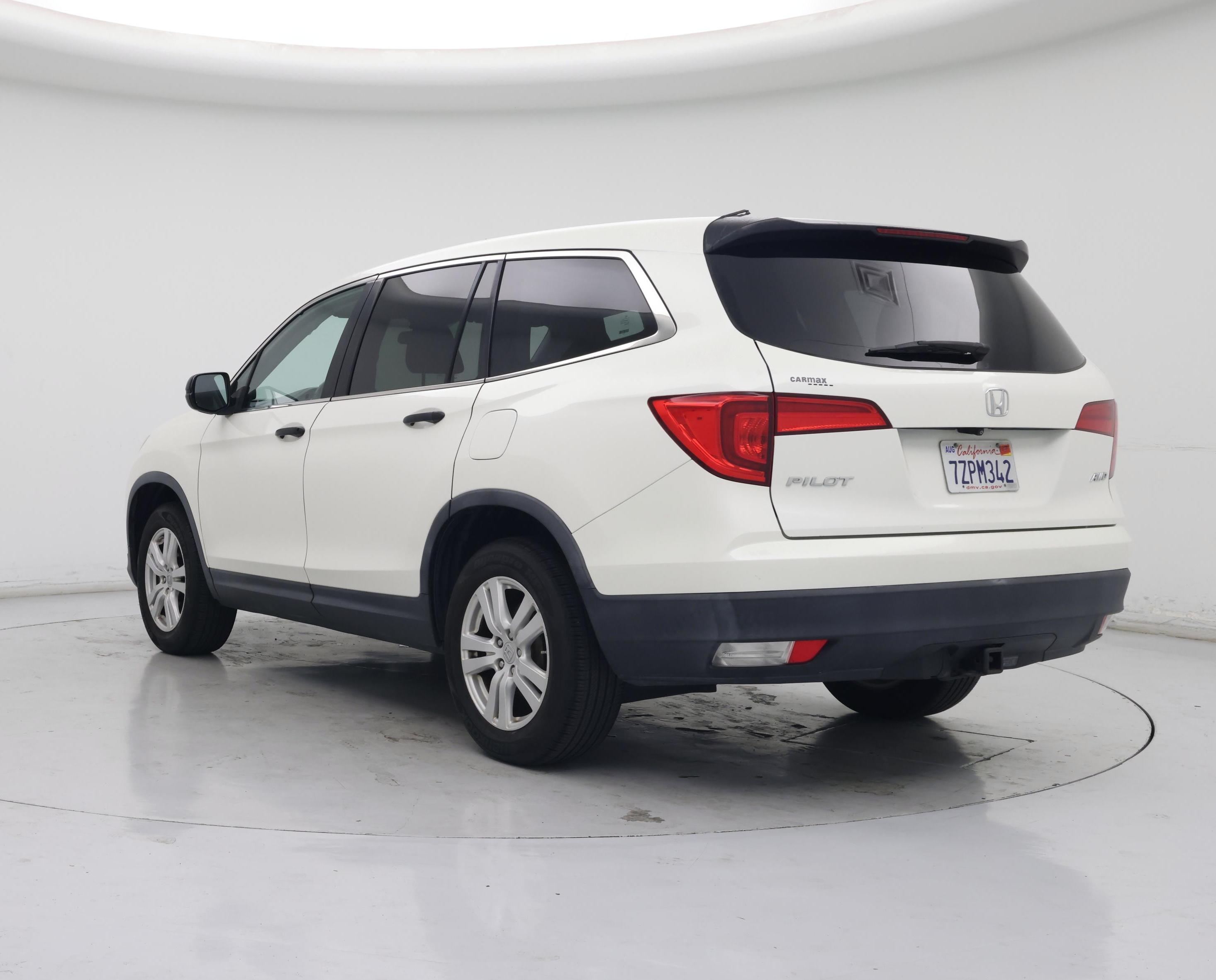 Thumbnail: 2017 Honda Pilot - 2