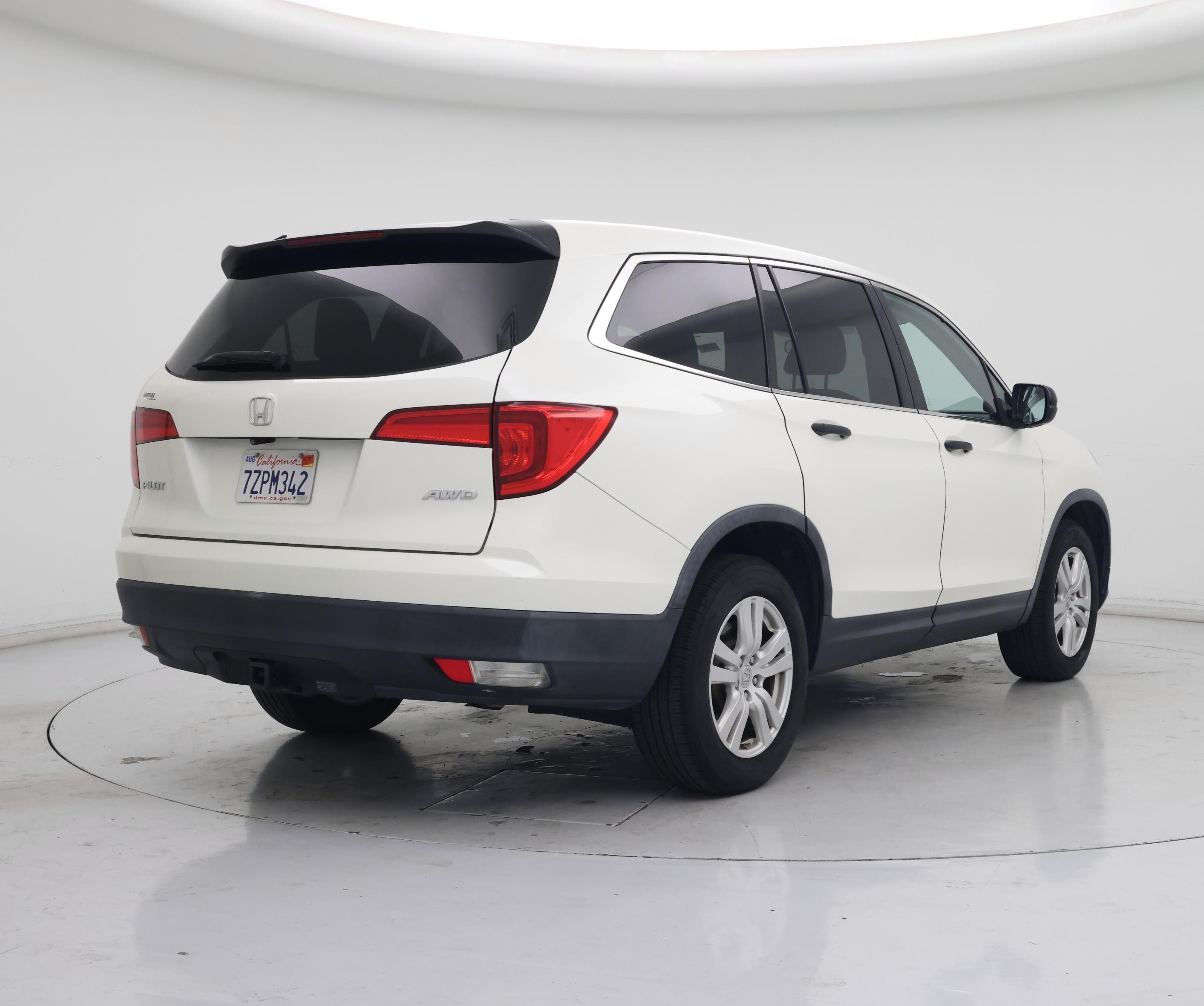 Thumbnail: 2017 Honda Pilot - 8