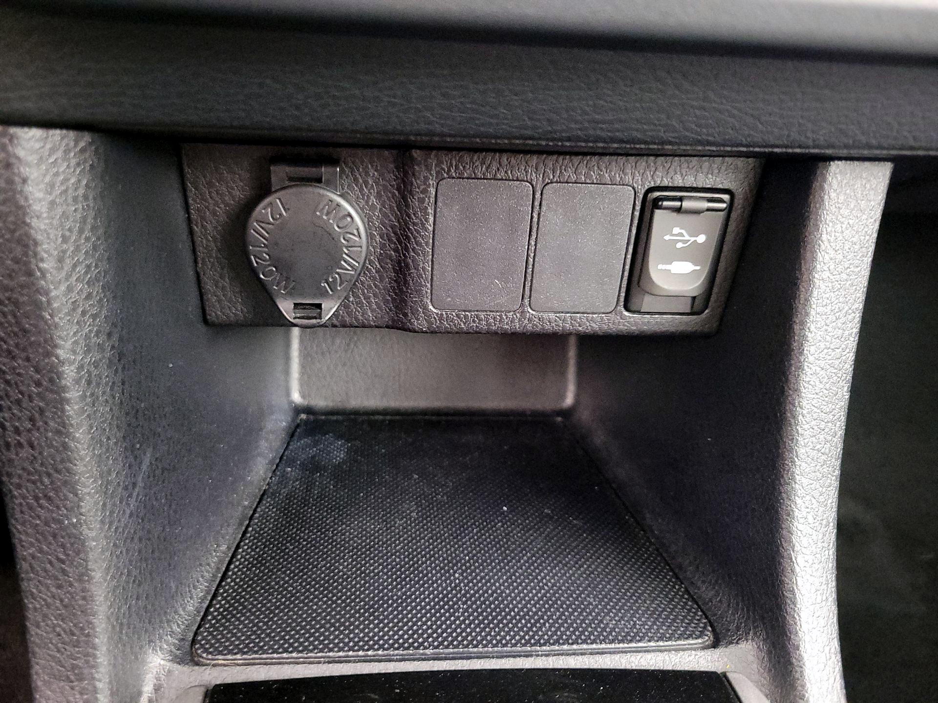 Thumbnail: 2016 Toyota Corolla - 18