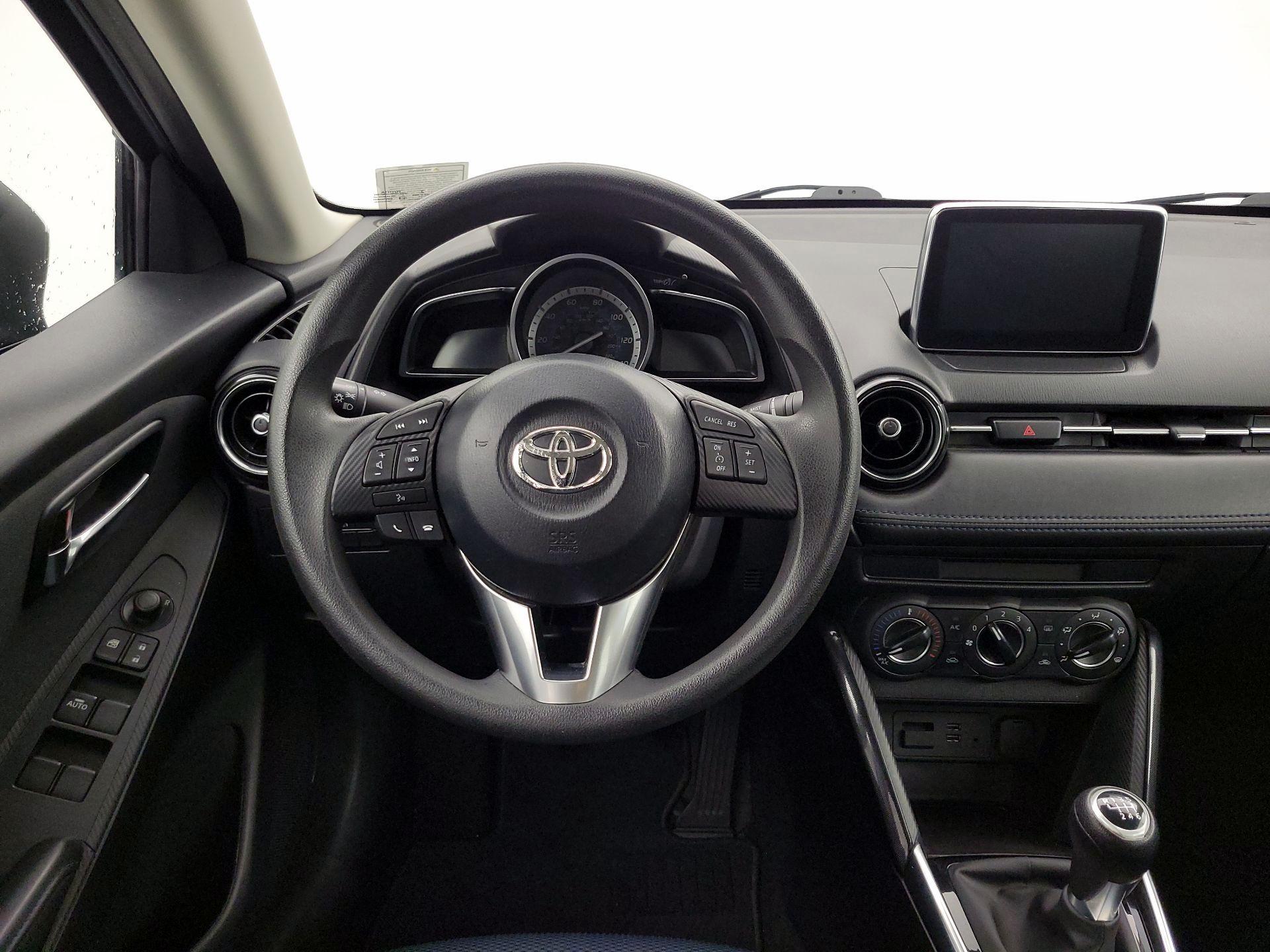 Thumbnail: 2017 Toyota Yaris iA - 10