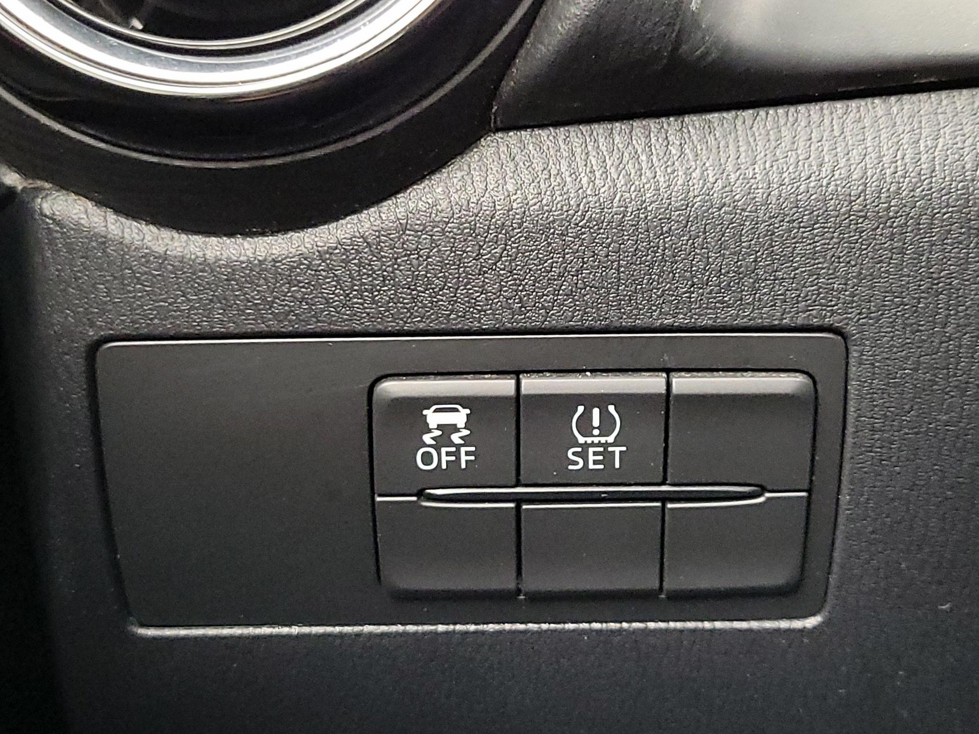 Thumbnail: 2017 Toyota Yaris iA - 13