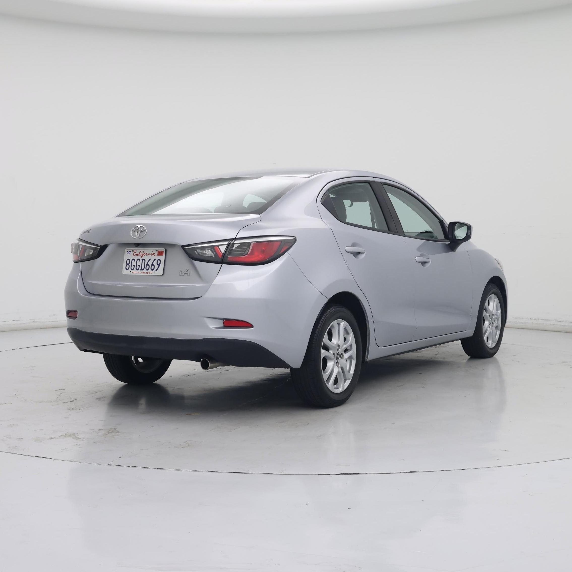 Thumbnail: 2017 Toyota Yaris iA - 8