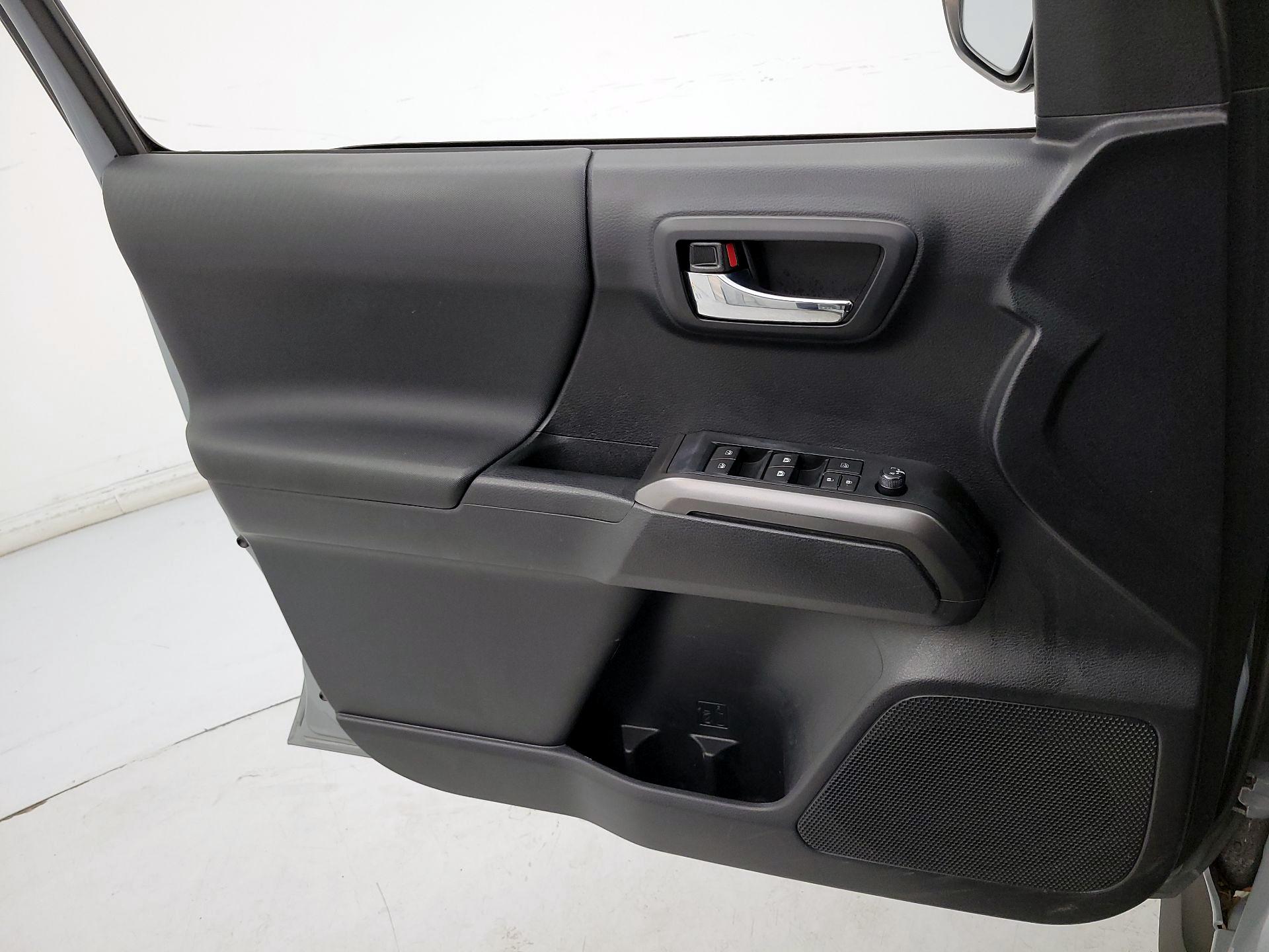 Thumbnail: 2020 Toyota Tacoma - 12