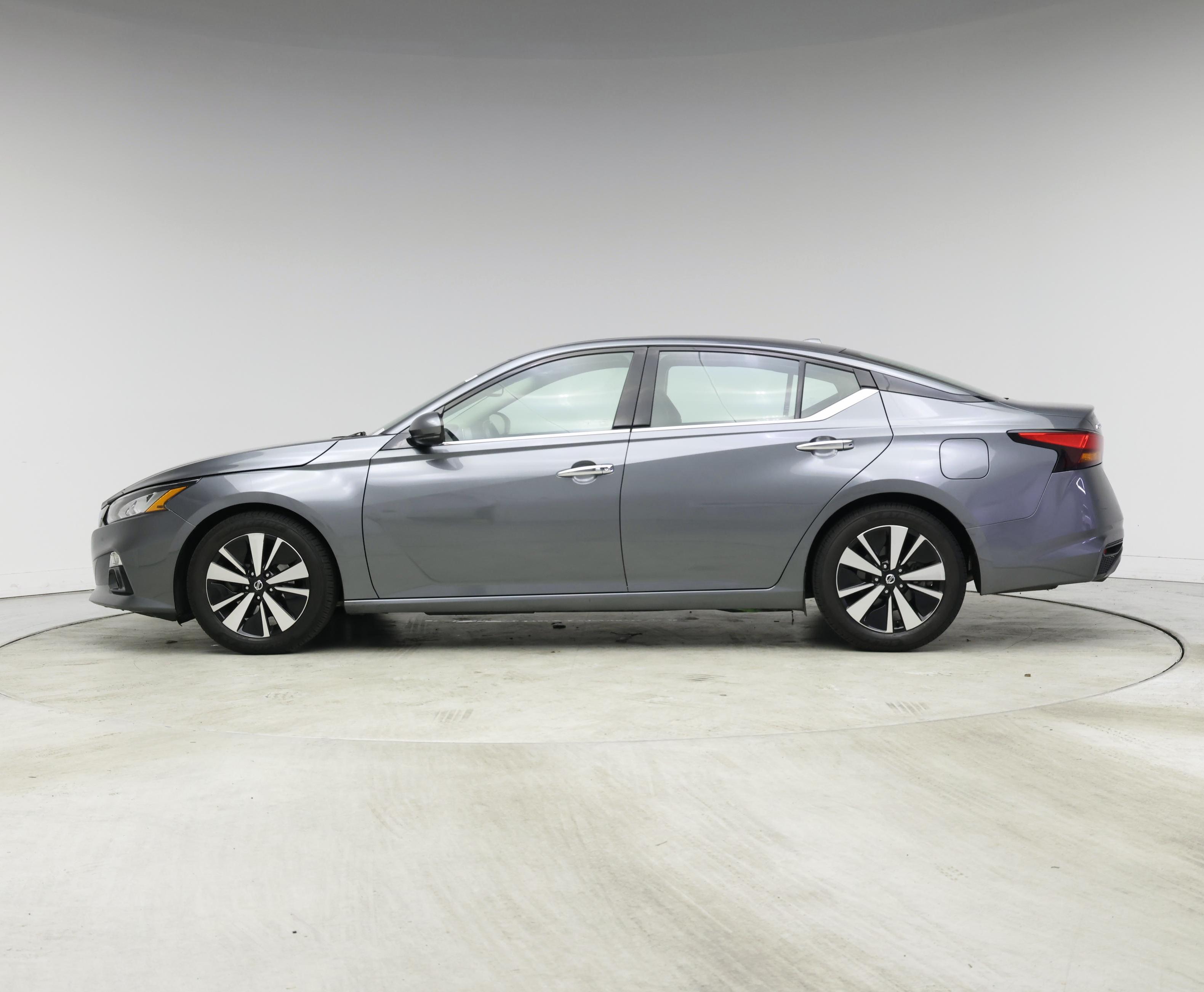 Thumbnail: 2020 Nissan Altima - 3