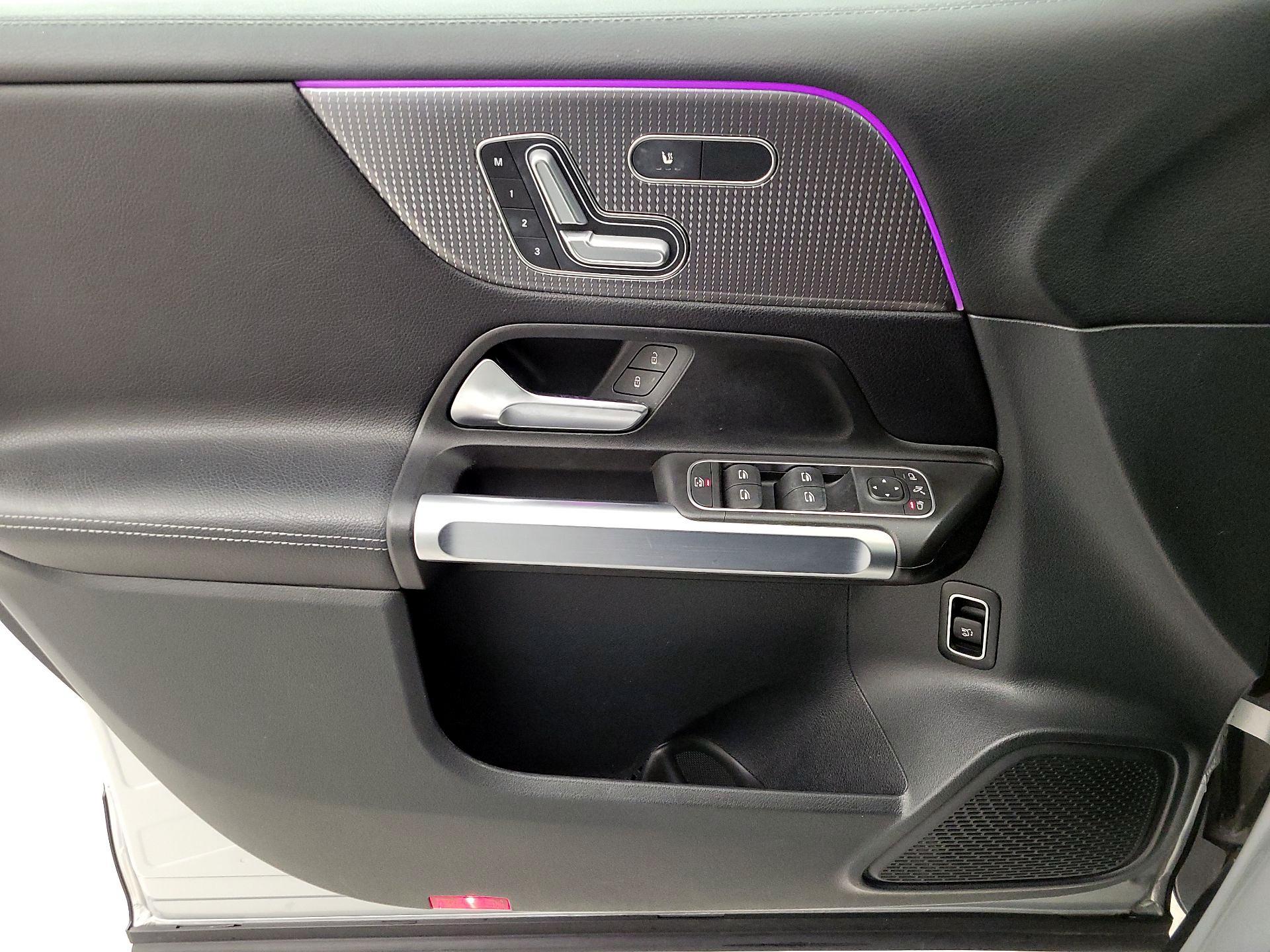 Thumbnail: 2022 Mercedes-Benz GLB - 12