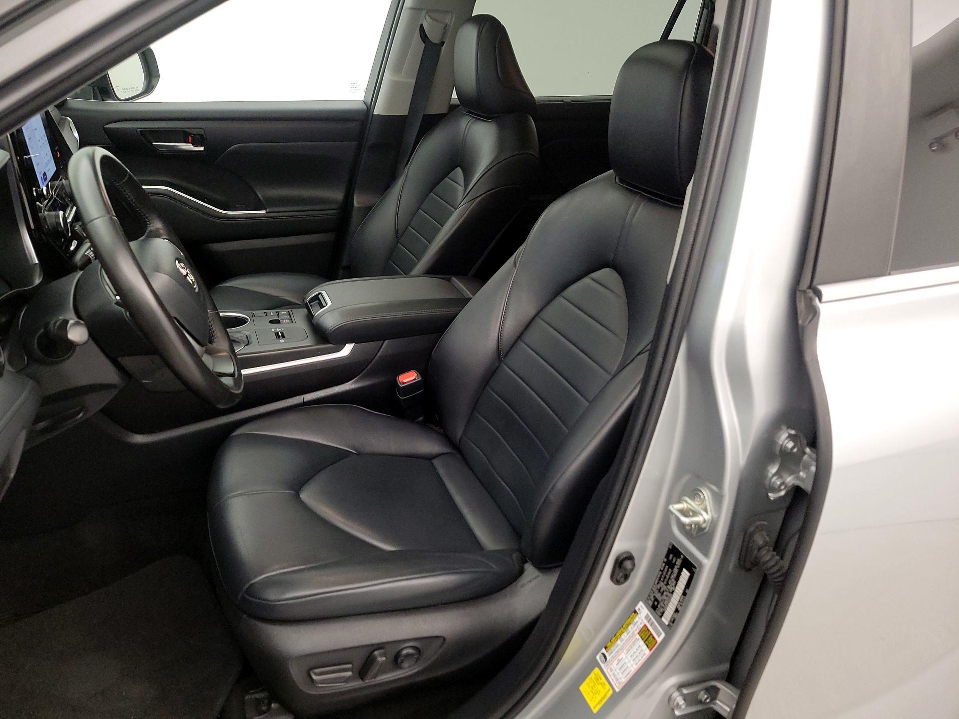 Thumbnail: 2023 Toyota Highlander - 11