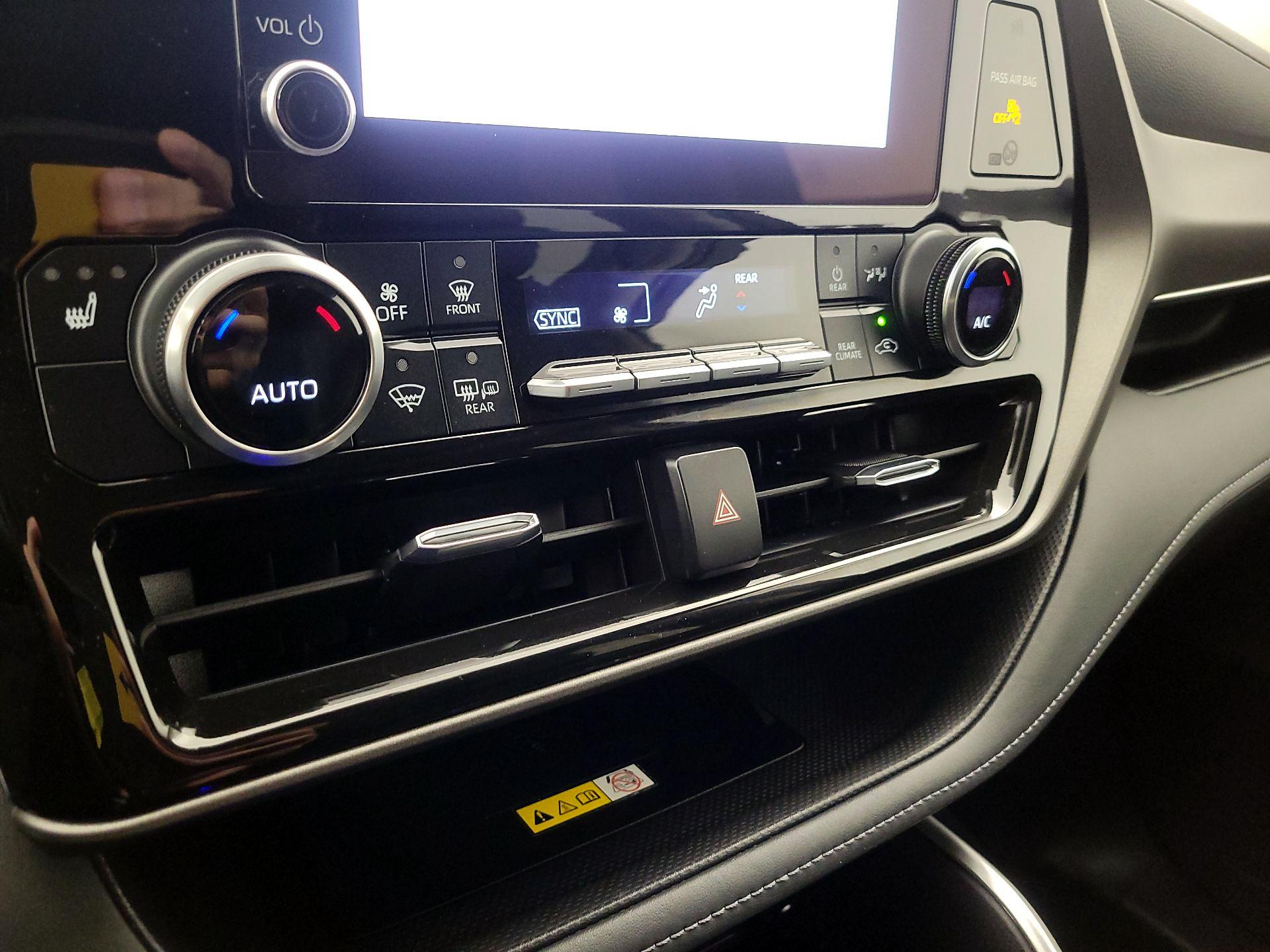 Thumbnail: 2023 Toyota Highlander - 16